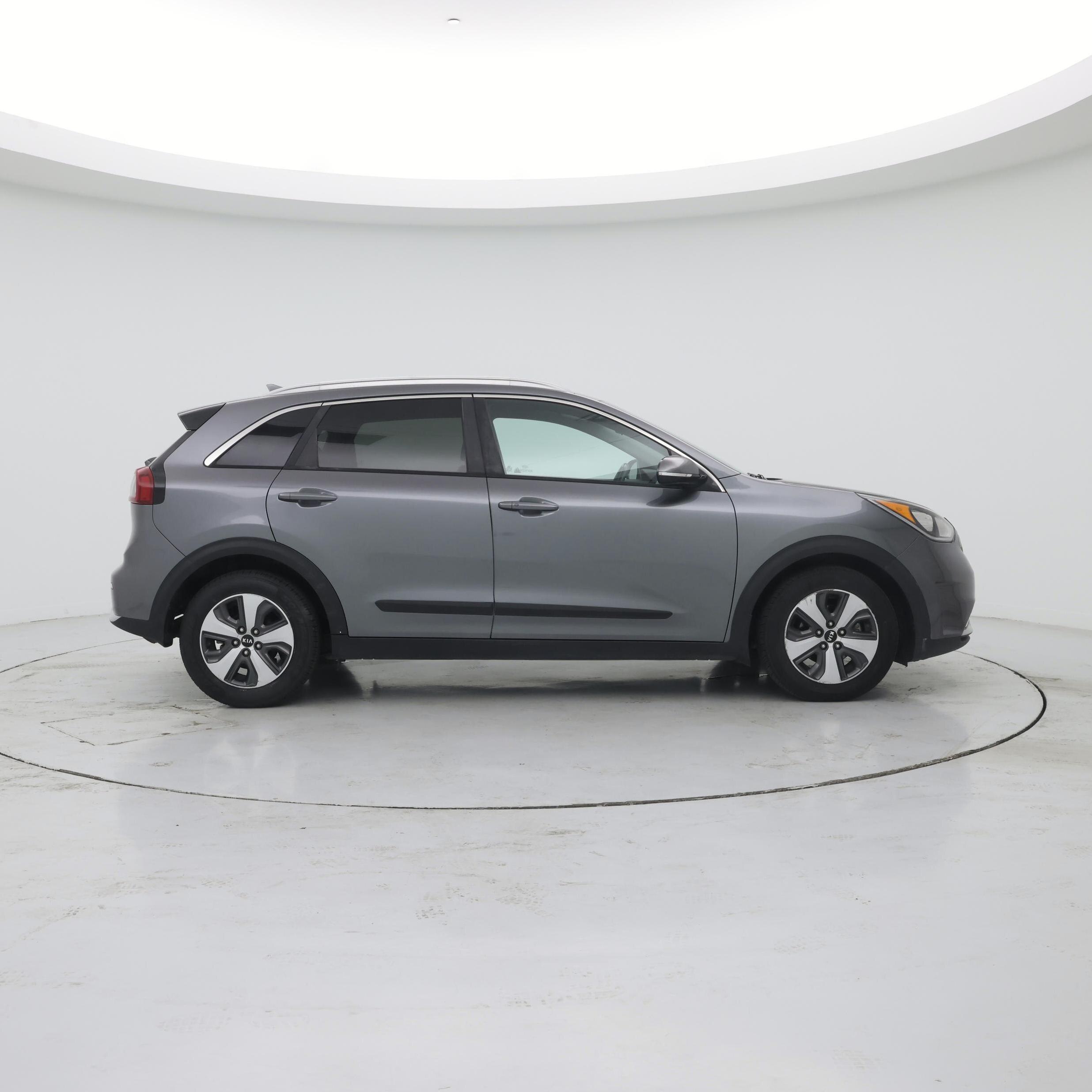 Thumbnail: 2017 Kia Niro - 7