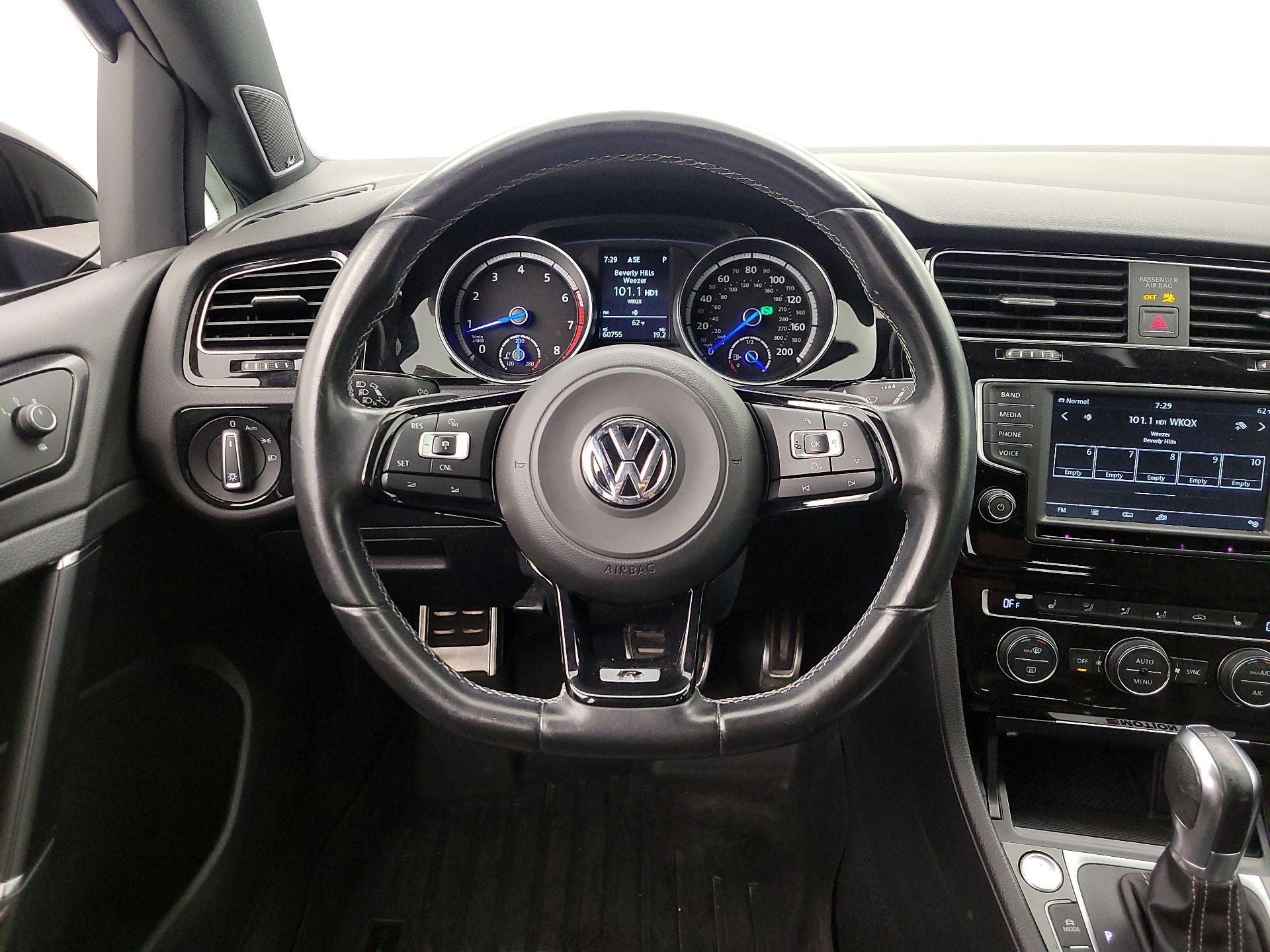 Thumbnail: 2016 Volkswagen Golf - 10