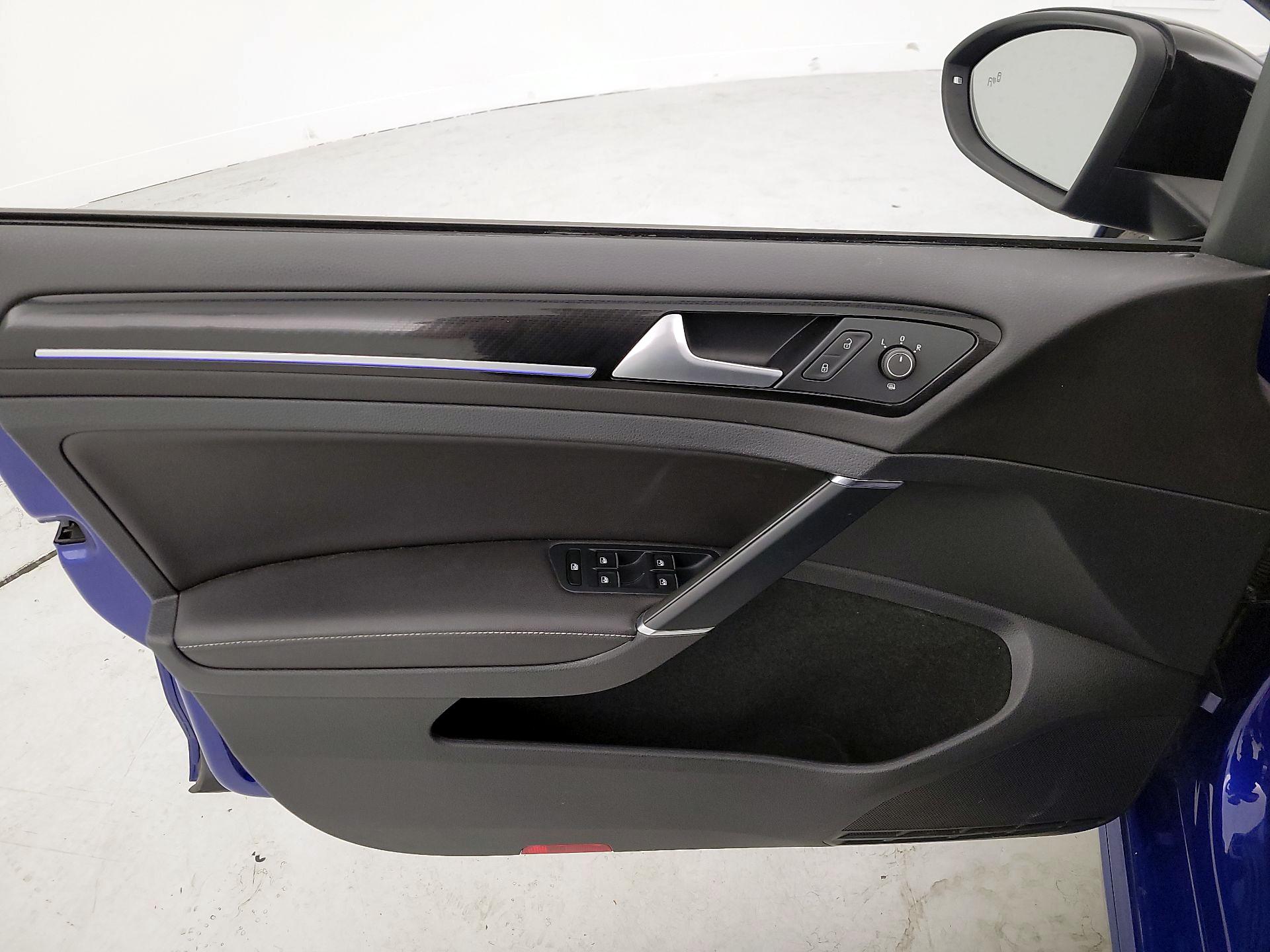 Thumbnail: 2016 Volkswagen Golf - 12