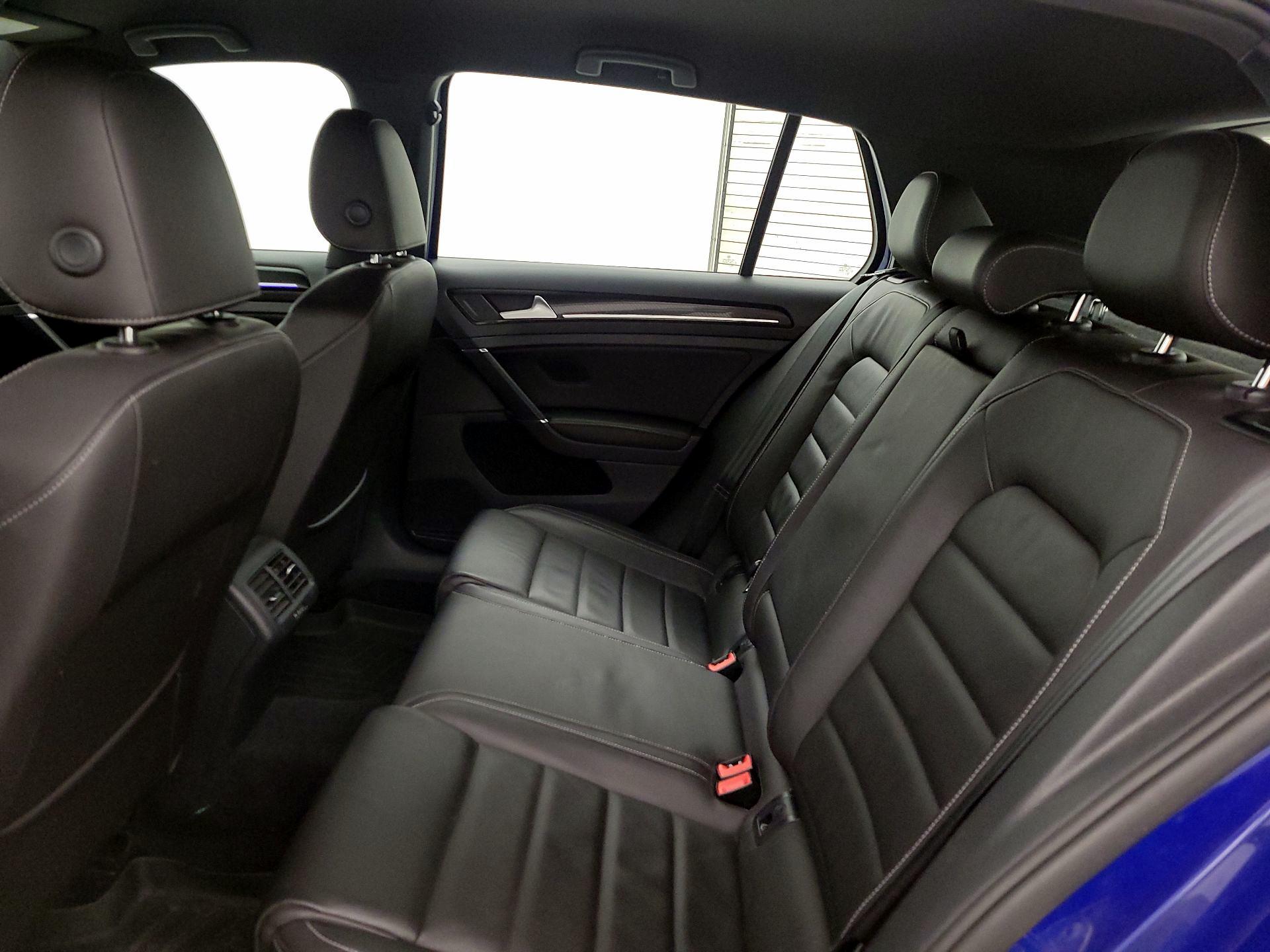Thumbnail: 2016 Volkswagen Golf - 20