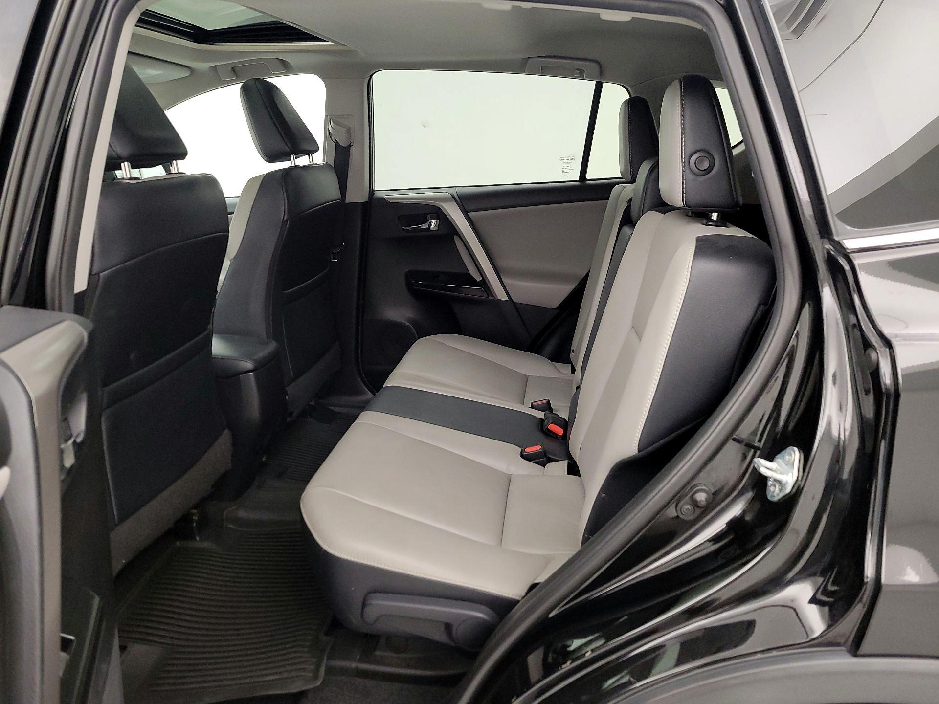 Thumbnail: 2017 Toyota RAV4 - 20