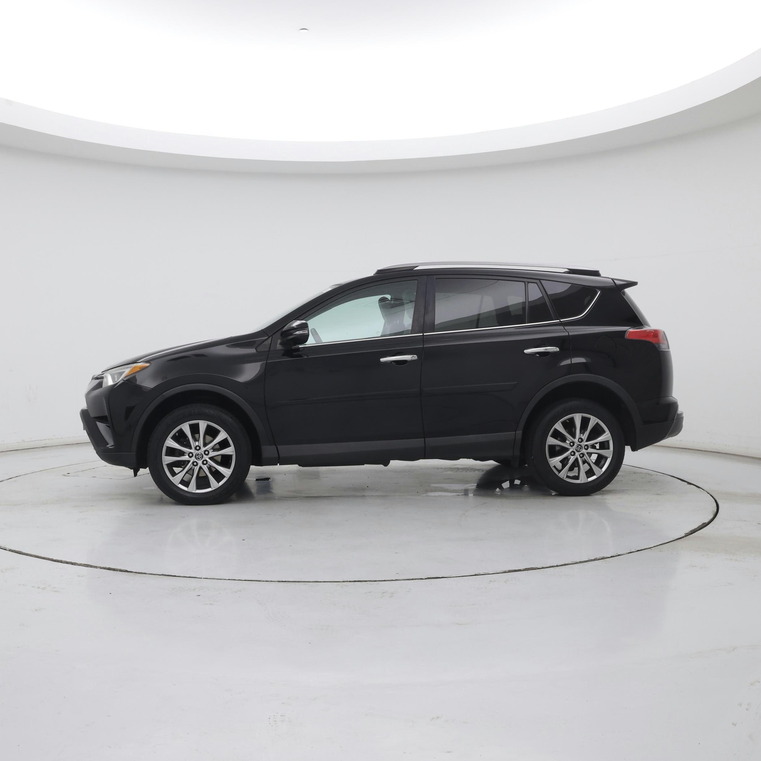 Thumbnail: 2017 Toyota RAV4 - 3