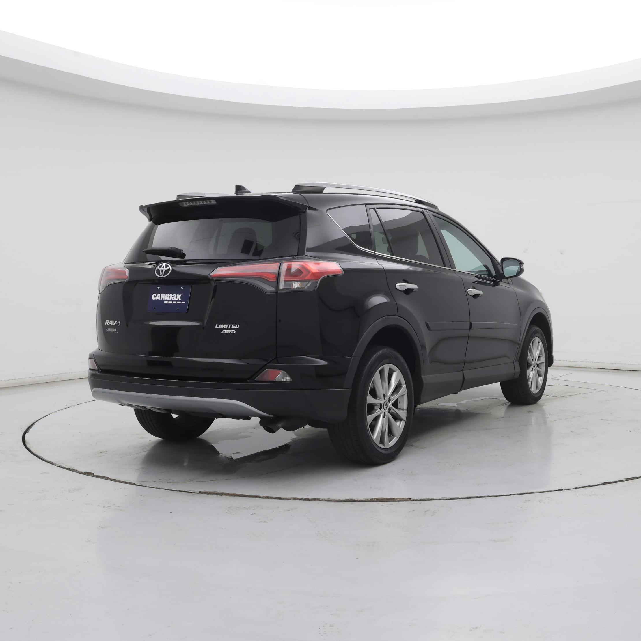 Thumbnail: 2017 Toyota RAV4 - 8