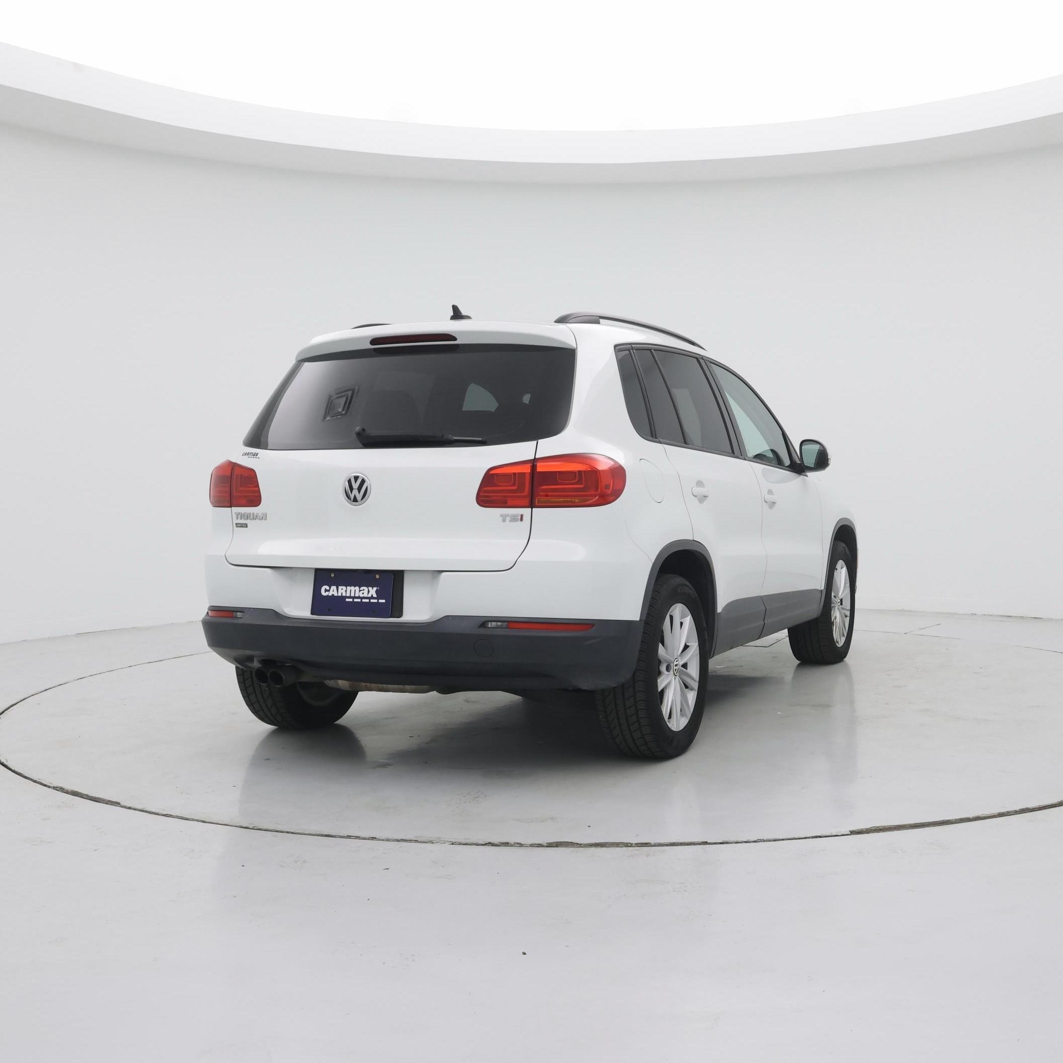 Thumbnail: 2017 Volkswagen Tiguan - 8