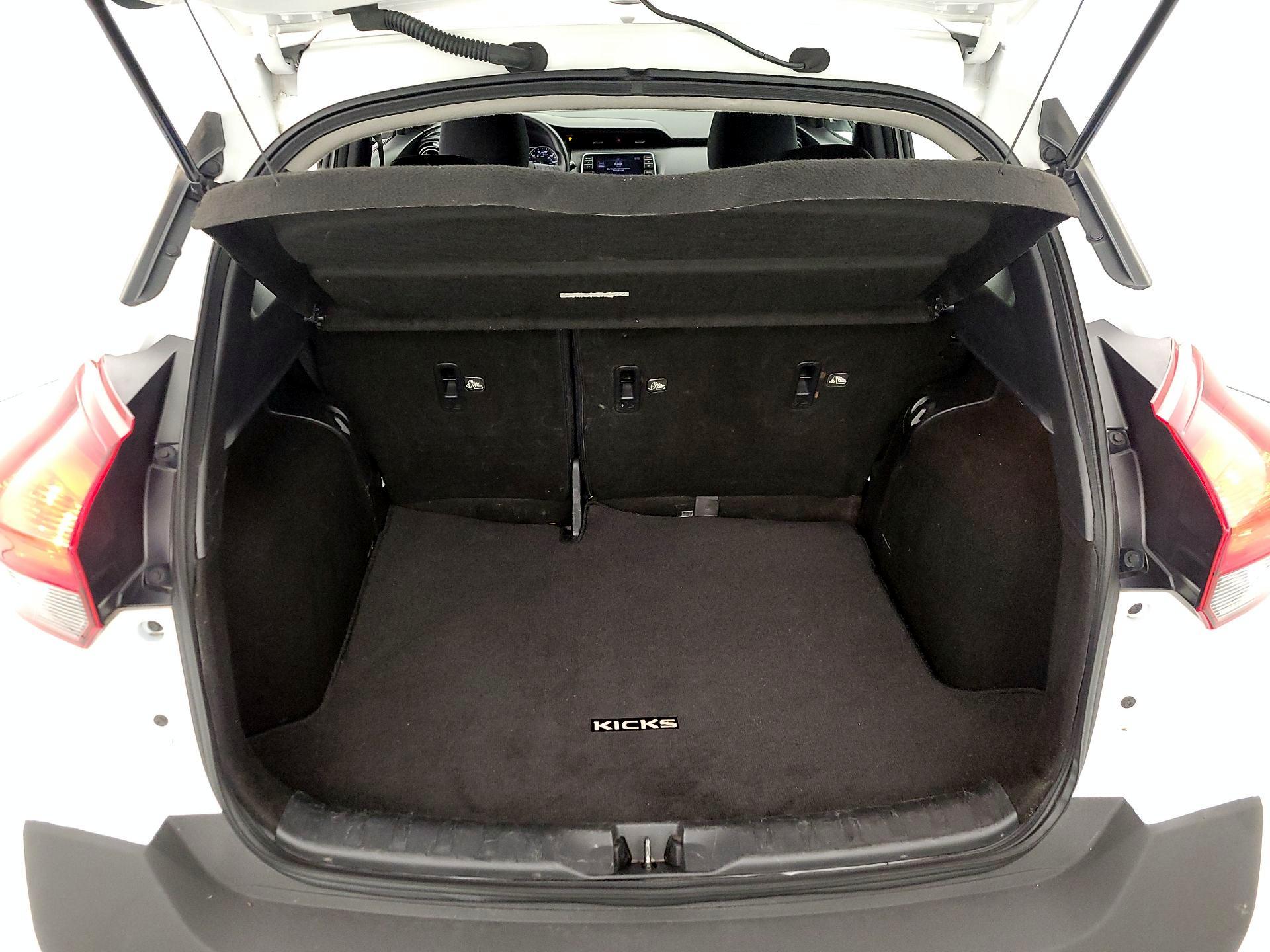 Thumbnail: 2018 Nissan Kicks - 19