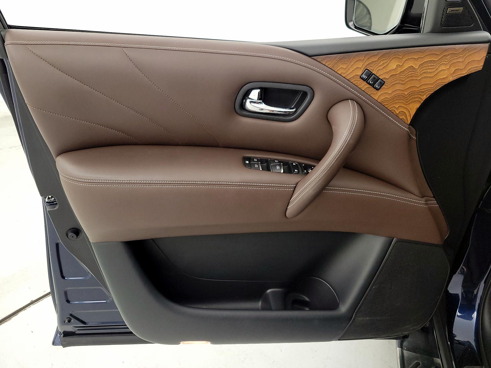 Thumbnail: 2016 INFINITI QX80 - 12