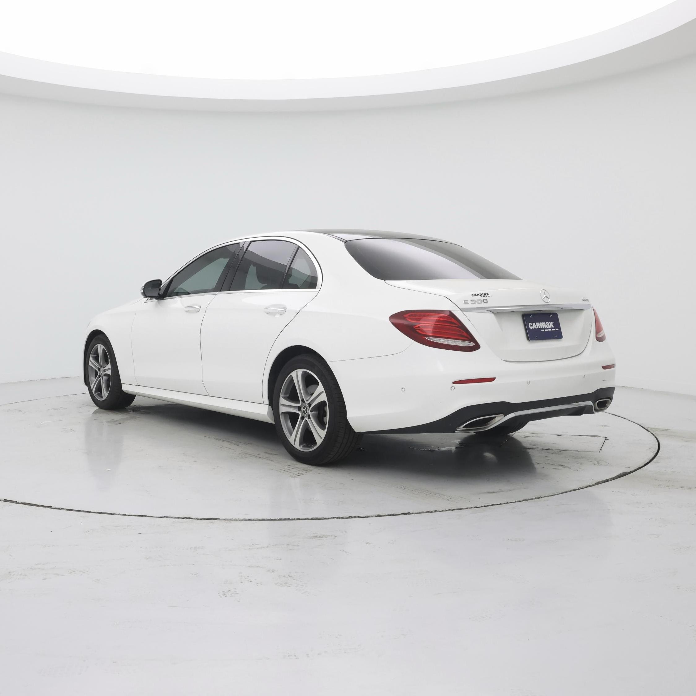 Thumbnail: 2017 Mercedes-Benz E-Class - 2