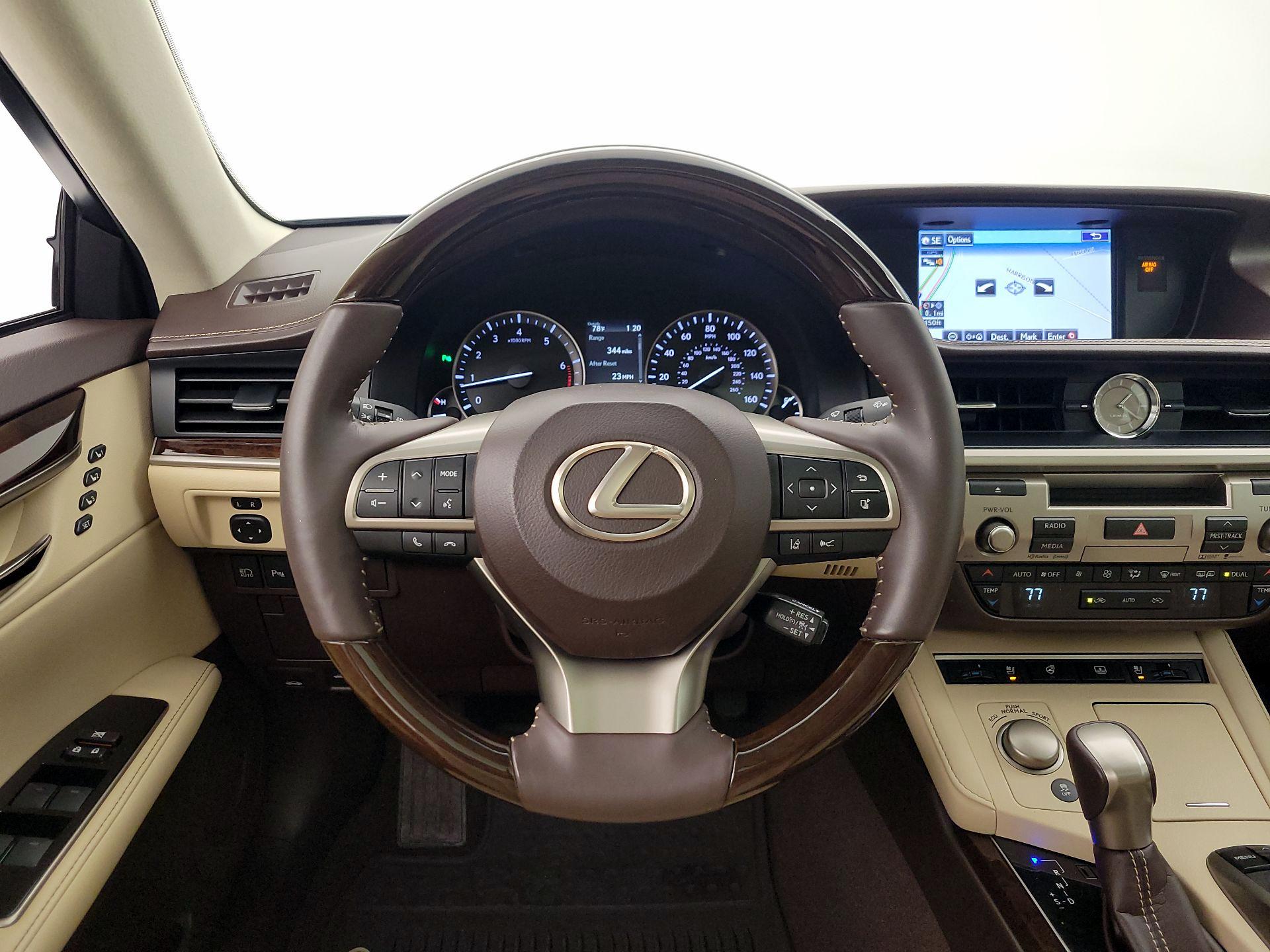 Thumbnail: 2016 Lexus ES - 10