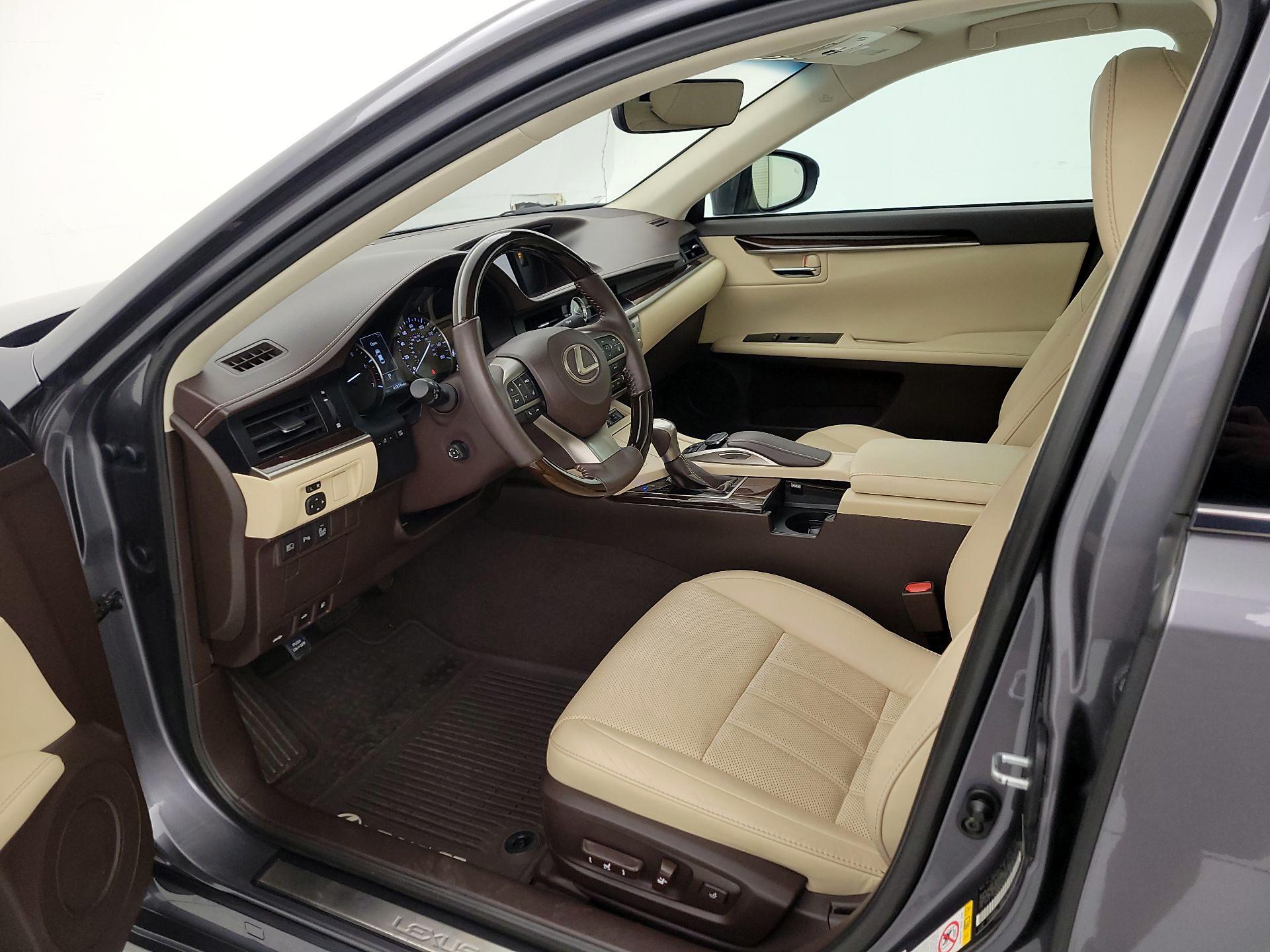 Thumbnail: 2016 Lexus ES - 11