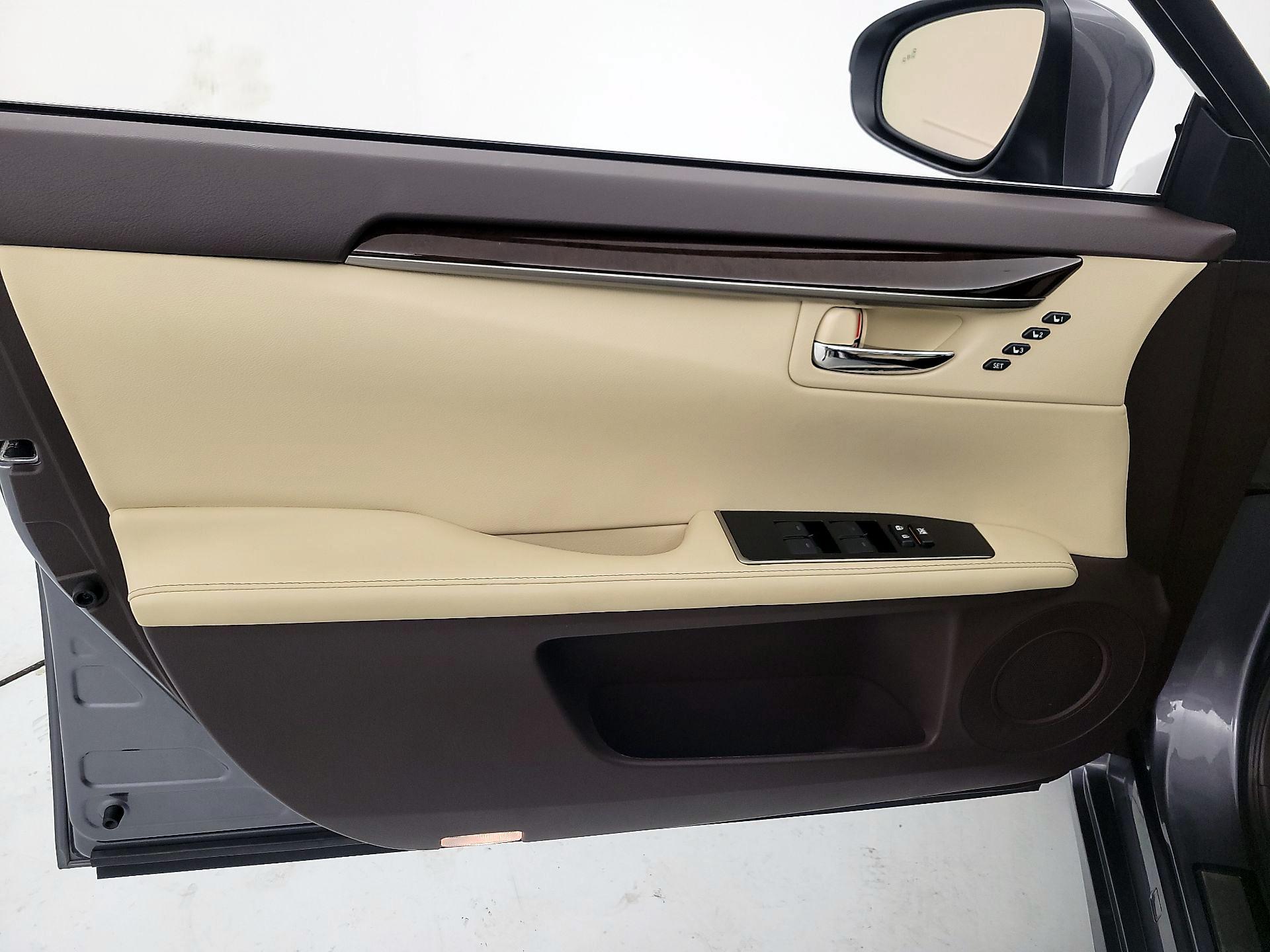 Thumbnail: 2016 Lexus ES - 12