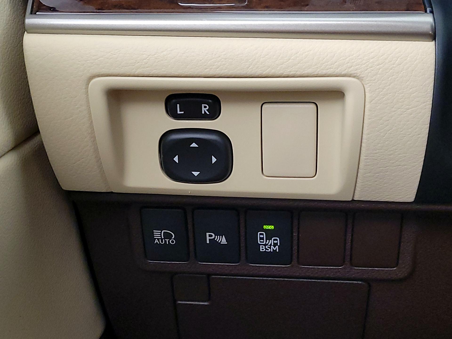 Thumbnail: 2016 Lexus ES - 13