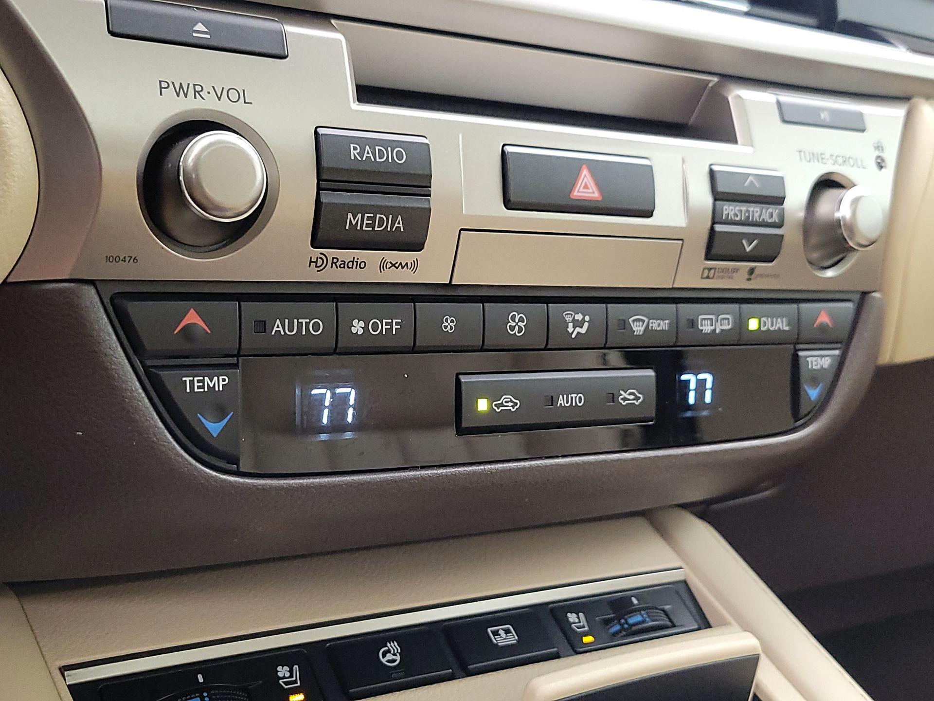 Thumbnail: 2016 Lexus ES - 17