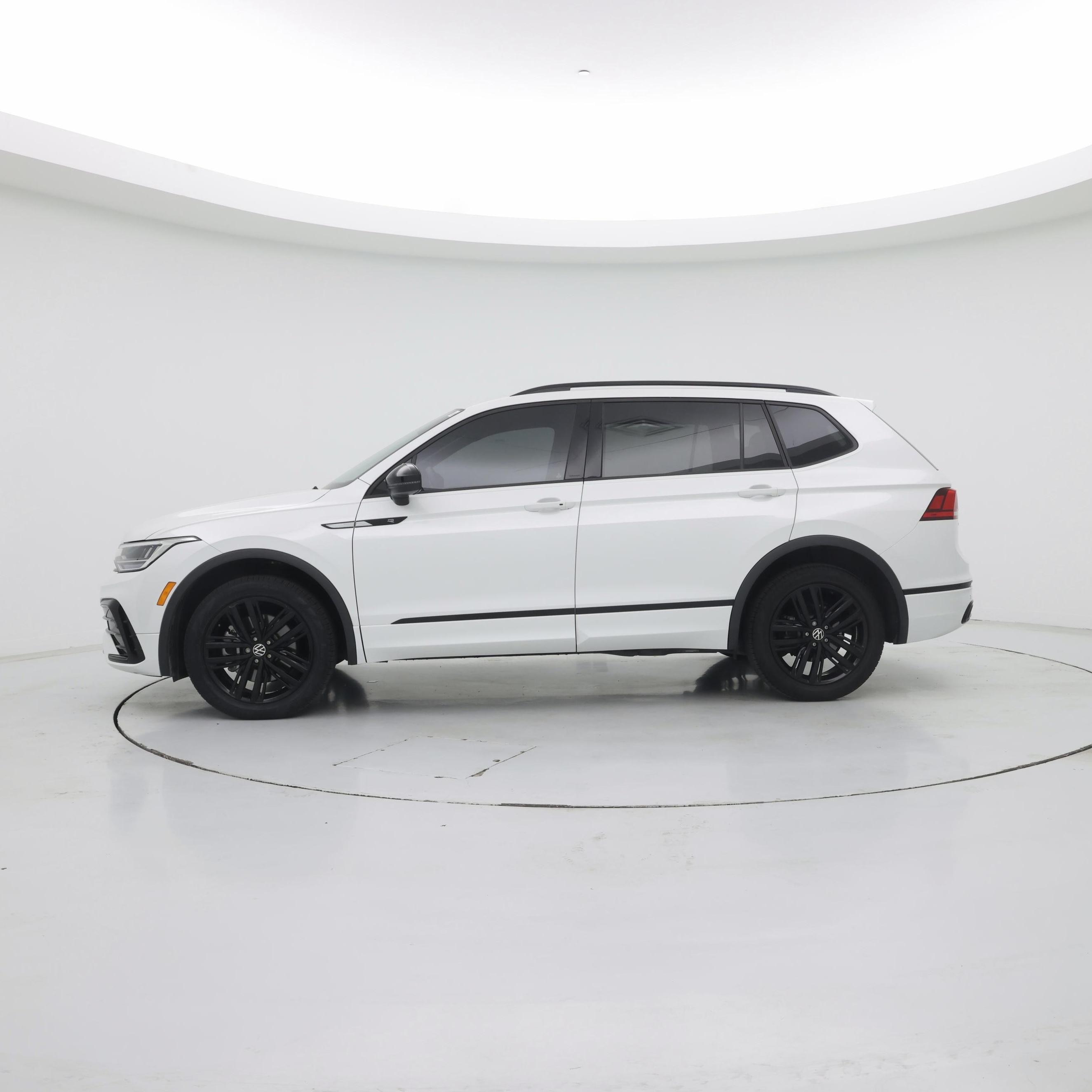 Thumbnail: 2022 Volkswagen Tiguan - 3