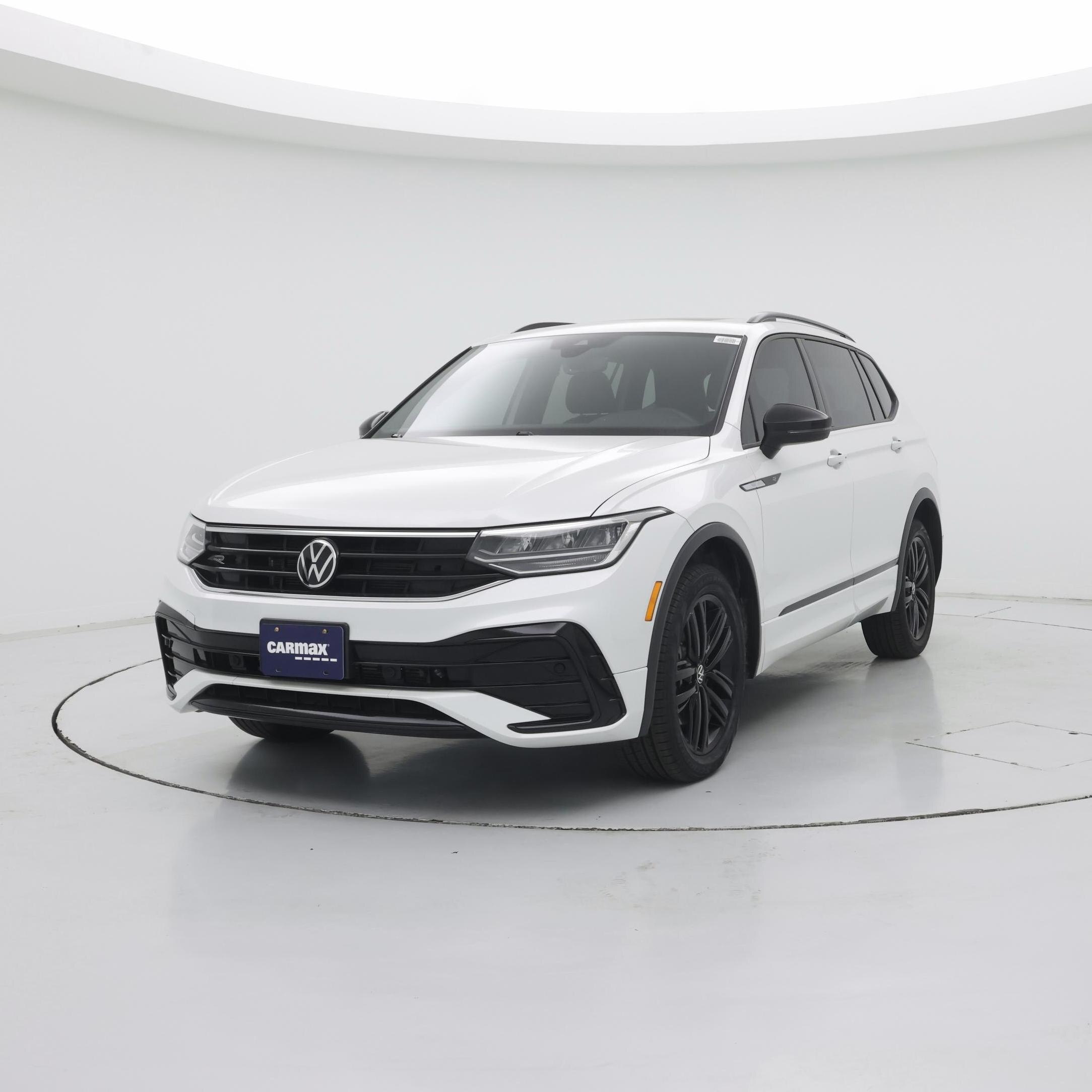 Thumbnail: 2022 Volkswagen Tiguan - 4