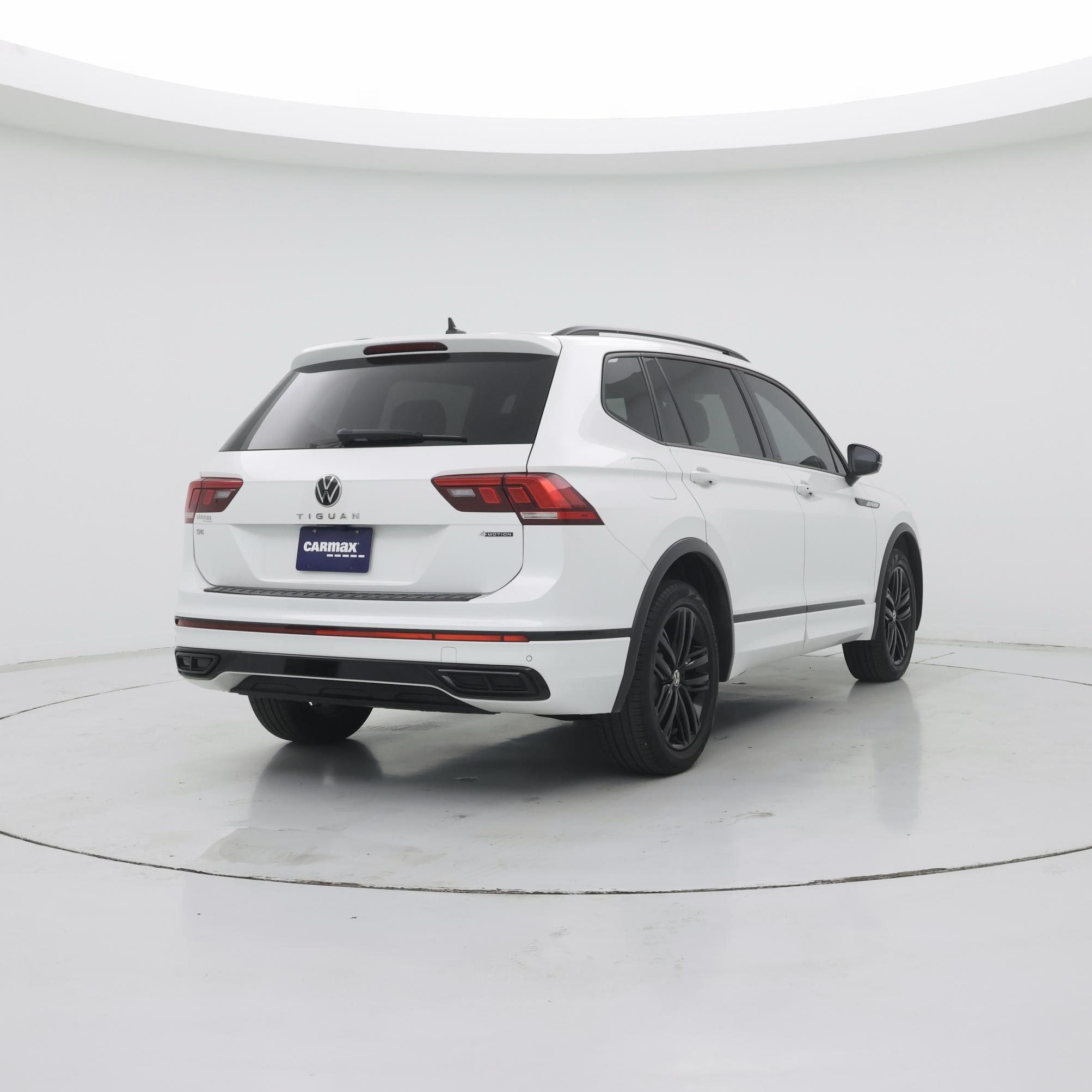 Thumbnail: 2022 Volkswagen Tiguan - 8