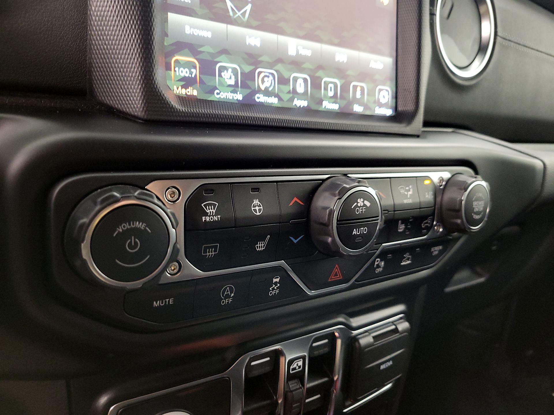 Thumbnail: 2022 Jeep Wrangler - 16