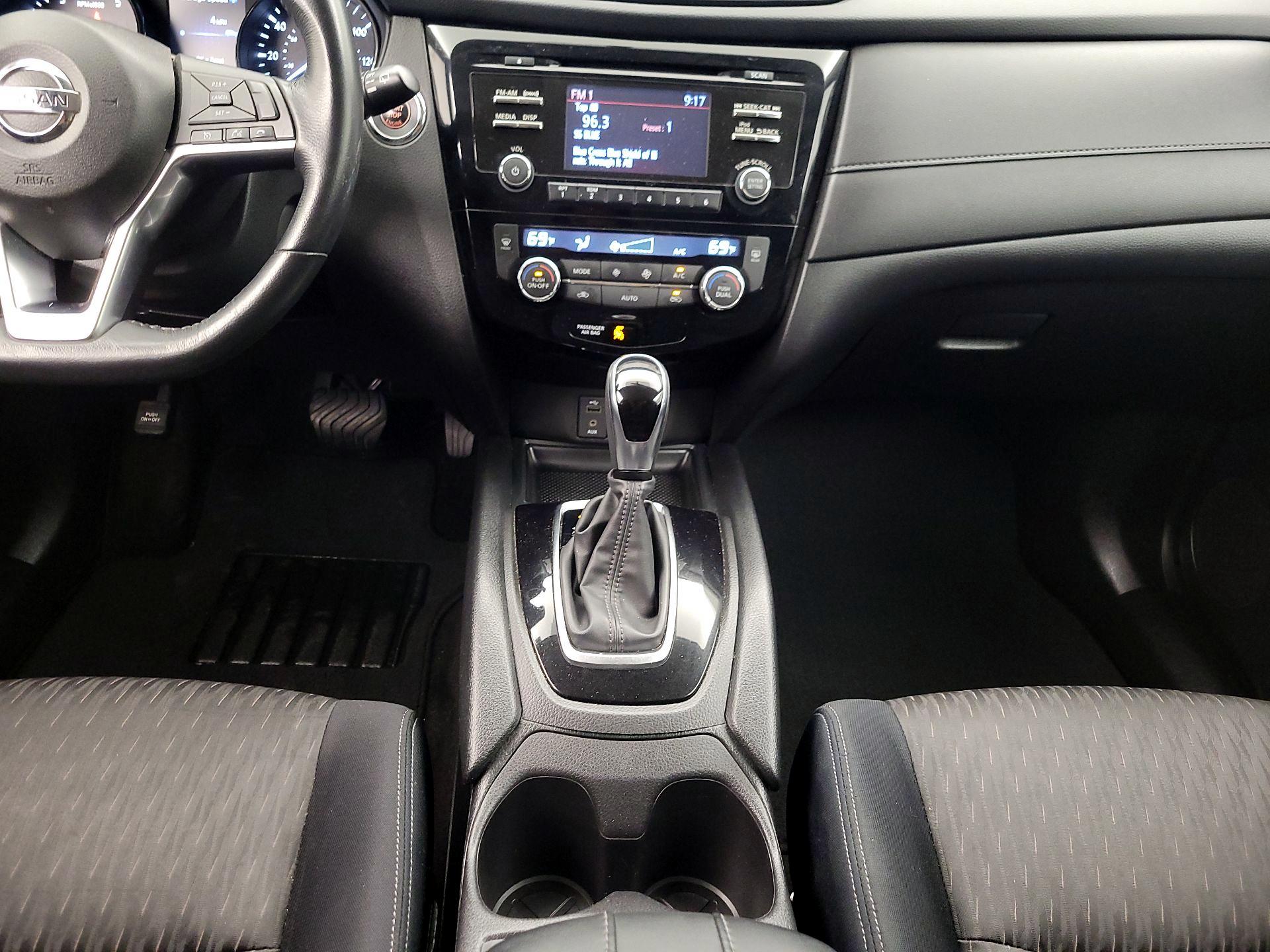 Thumbnail: 2017 Nissan Rogue - 17
