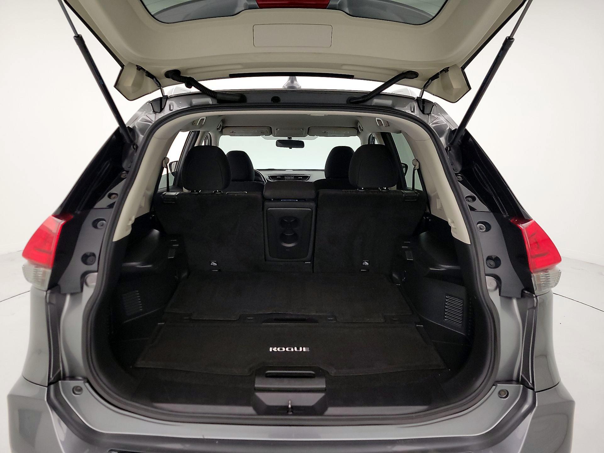 Thumbnail: 2017 Nissan Rogue - 20