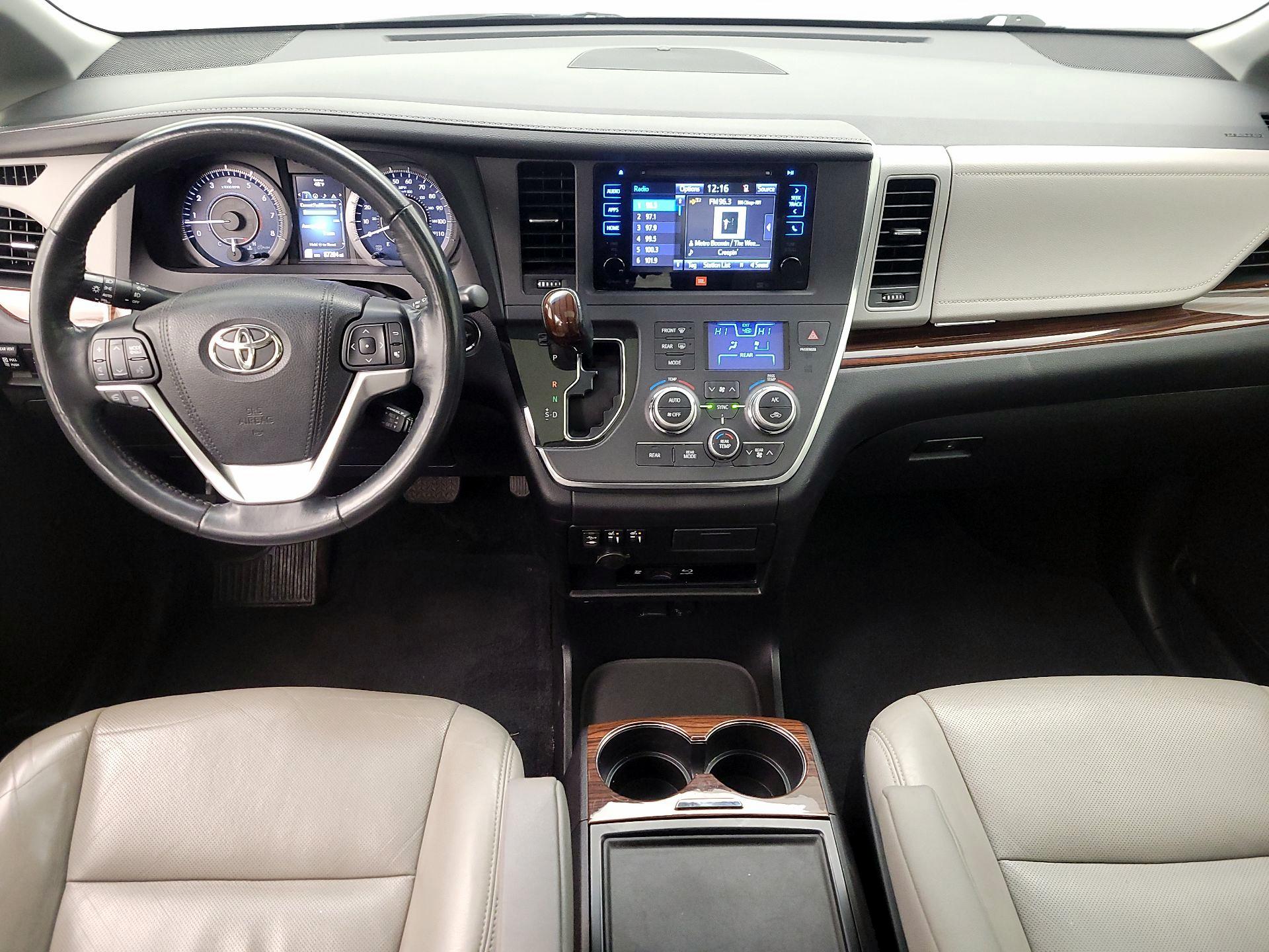Thumbnail: 2015 Toyota Sienna - 9
