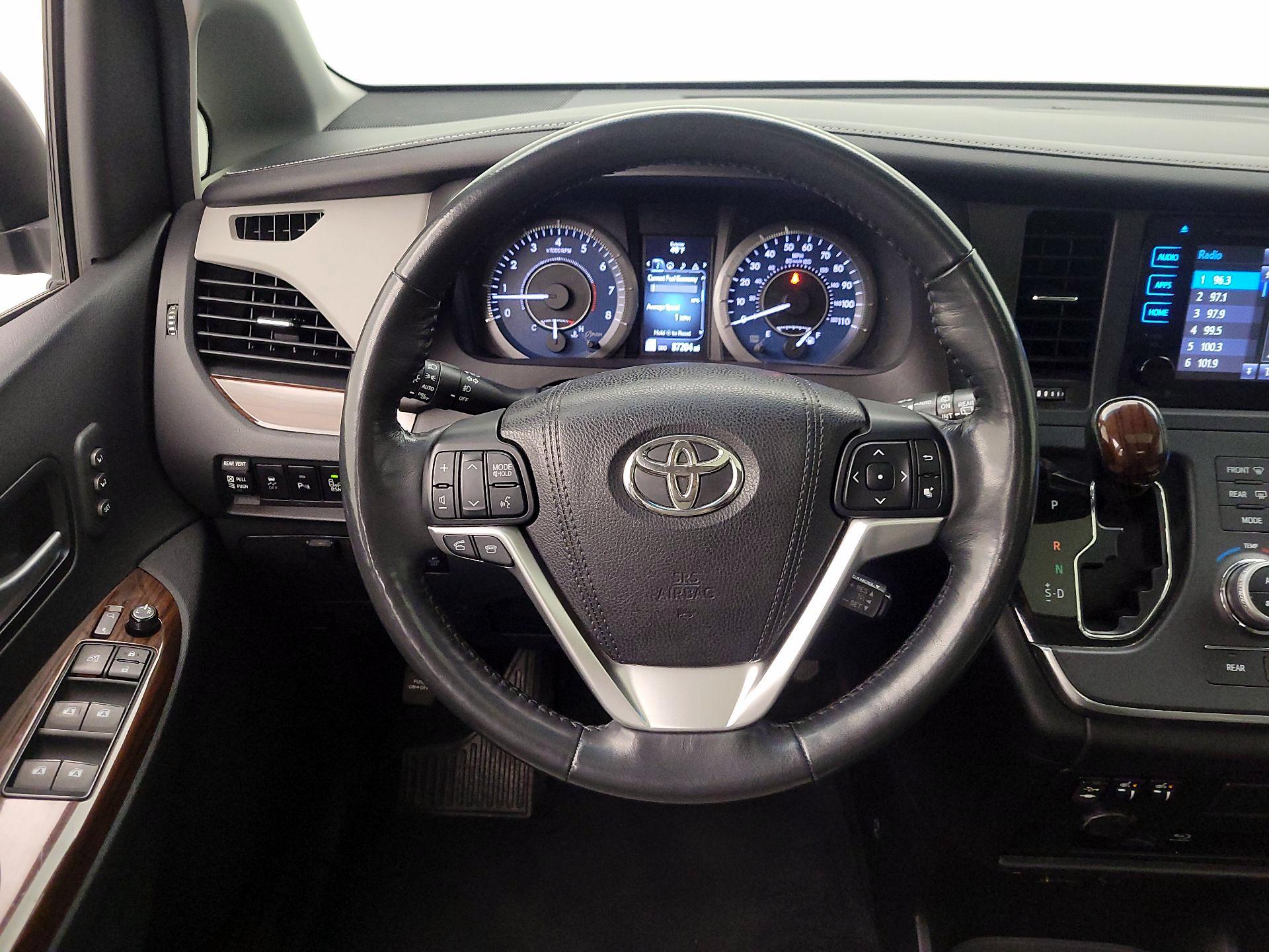 Thumbnail: 2015 Toyota Sienna - 10