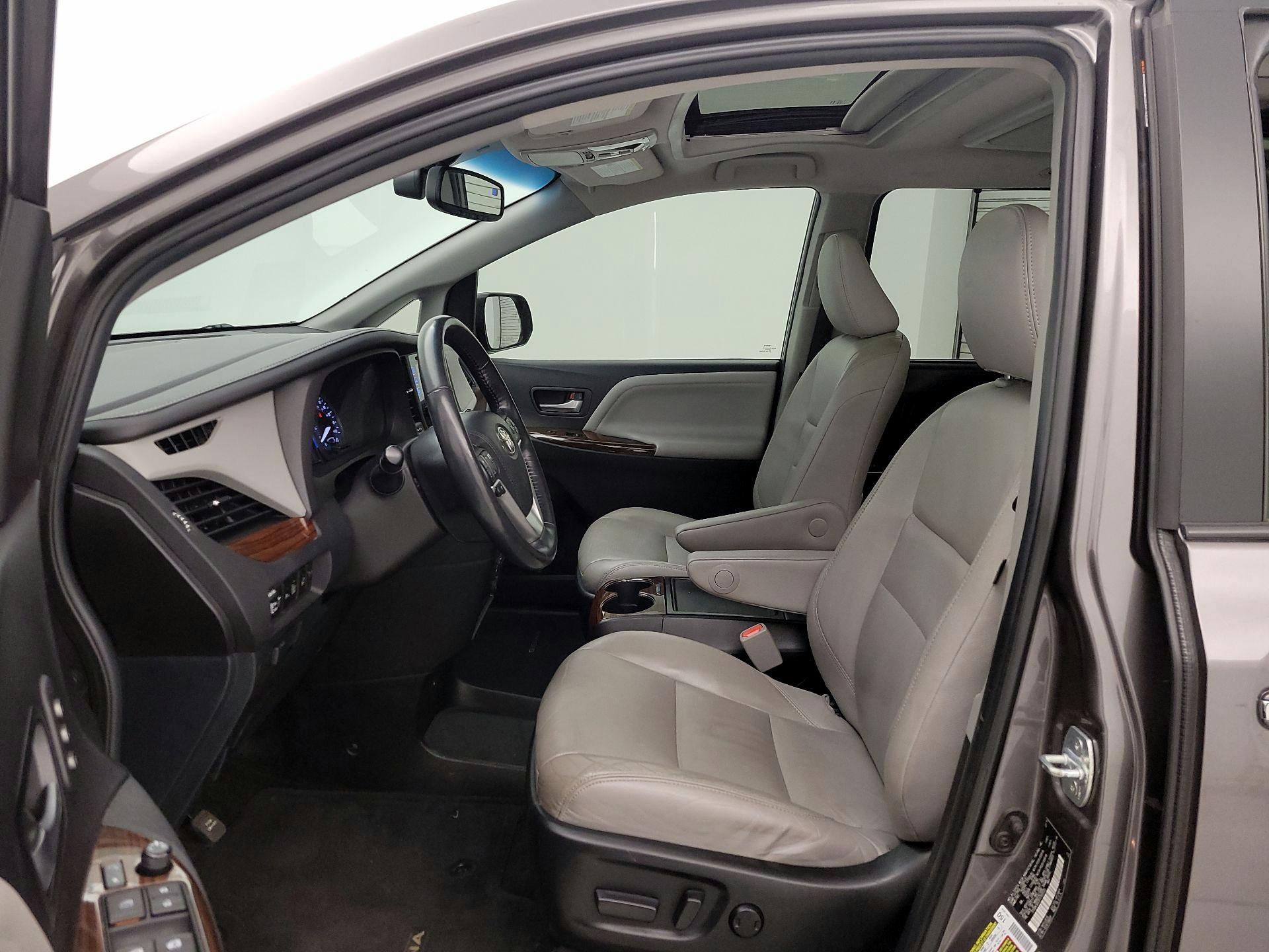 Thumbnail: 2015 Toyota Sienna - 11