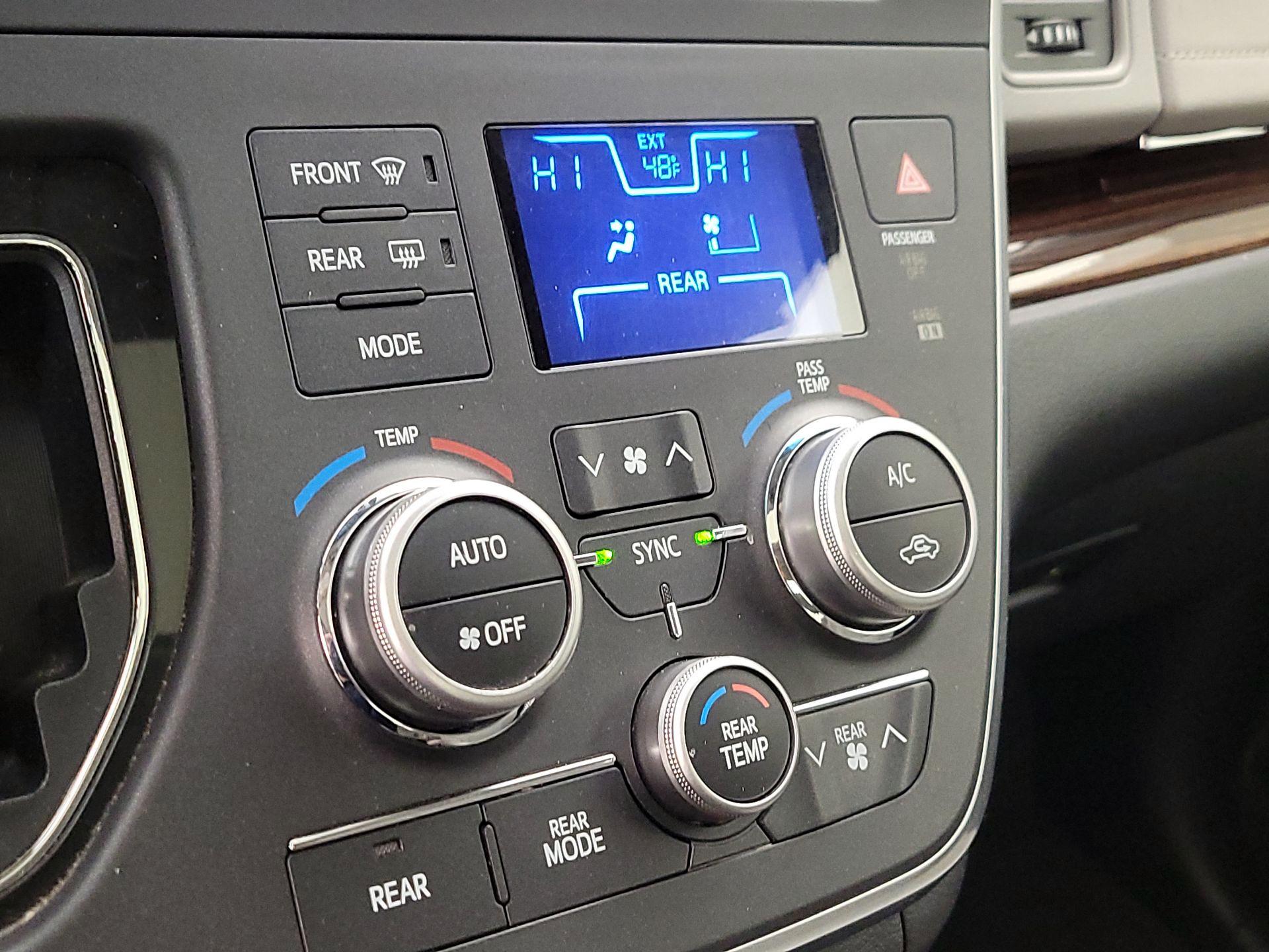 Thumbnail: 2015 Toyota Sienna - 16