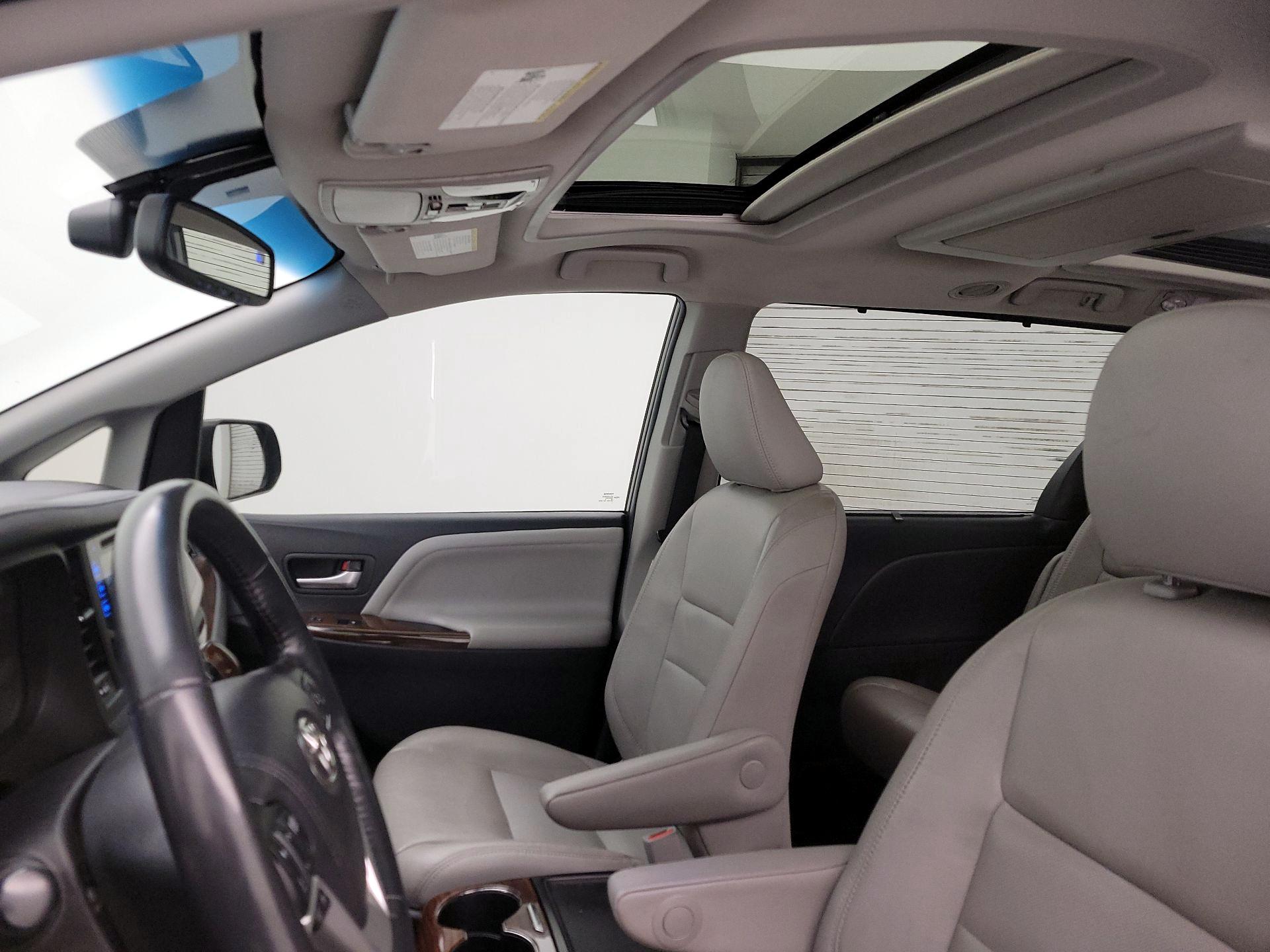 Thumbnail: 2015 Toyota Sienna - 19