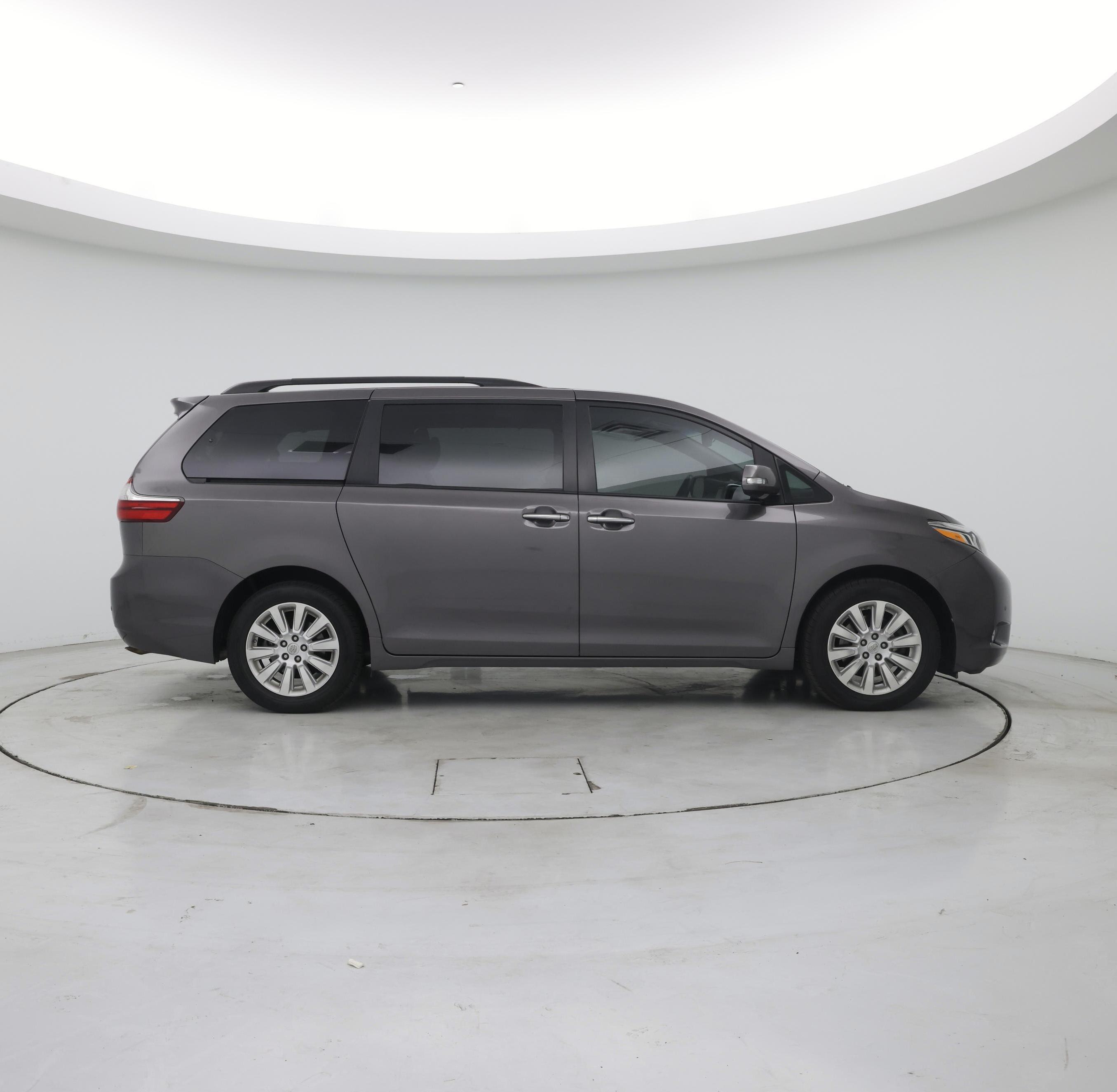 Thumbnail: 2015 Toyota Sienna - 7