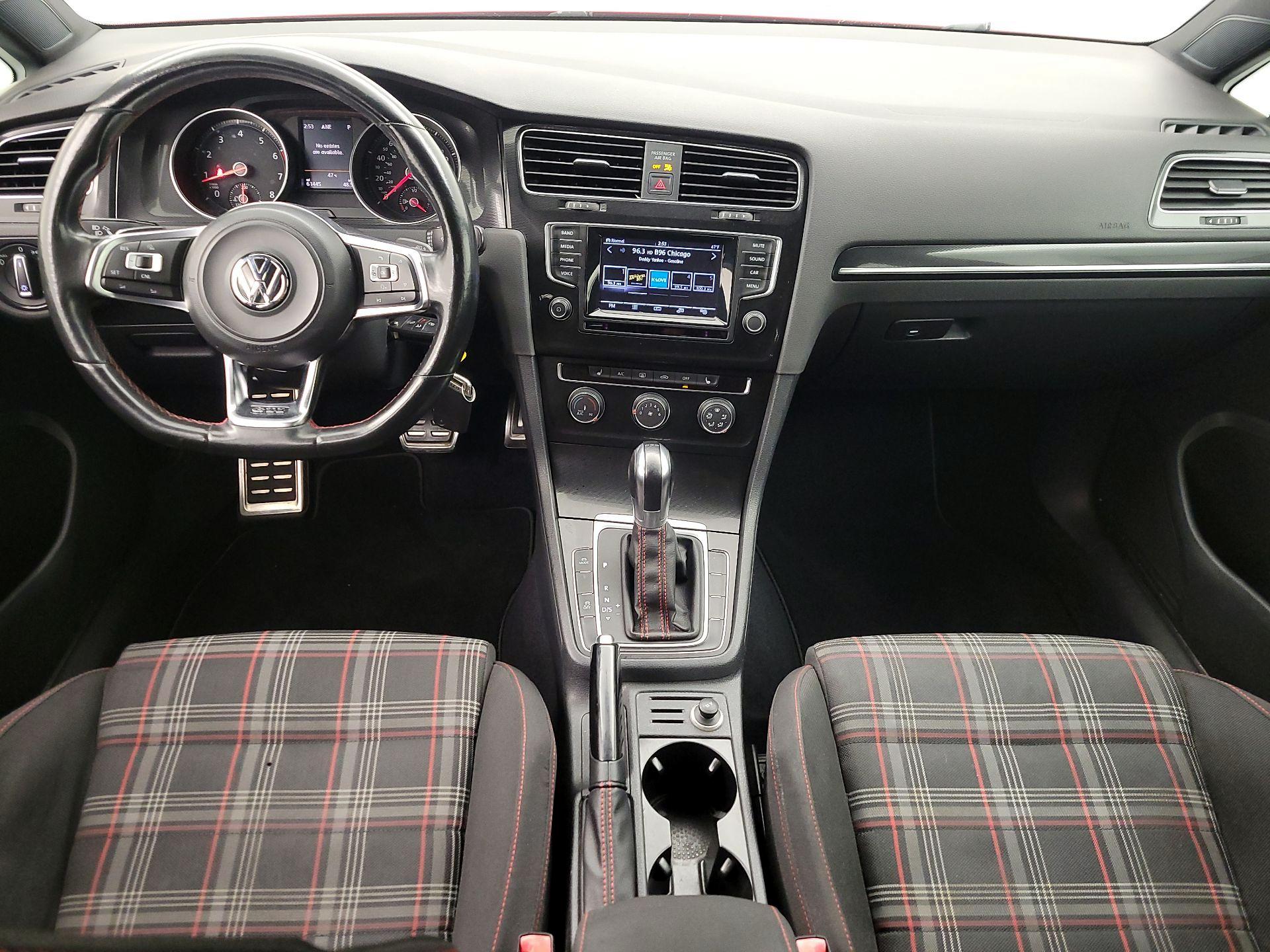 Thumbnail: 2015 Volkswagen Golf - 9