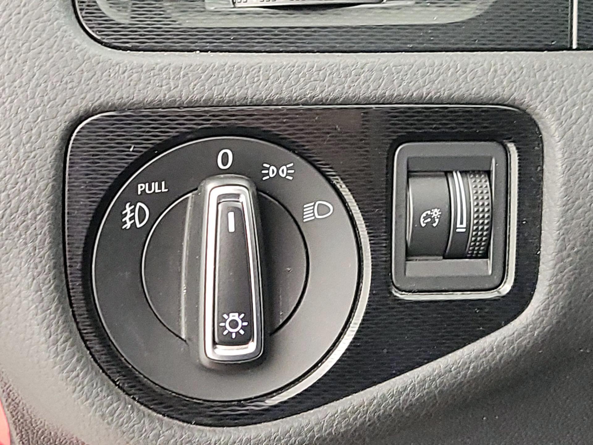 Thumbnail: 2015 Volkswagen Golf - 13