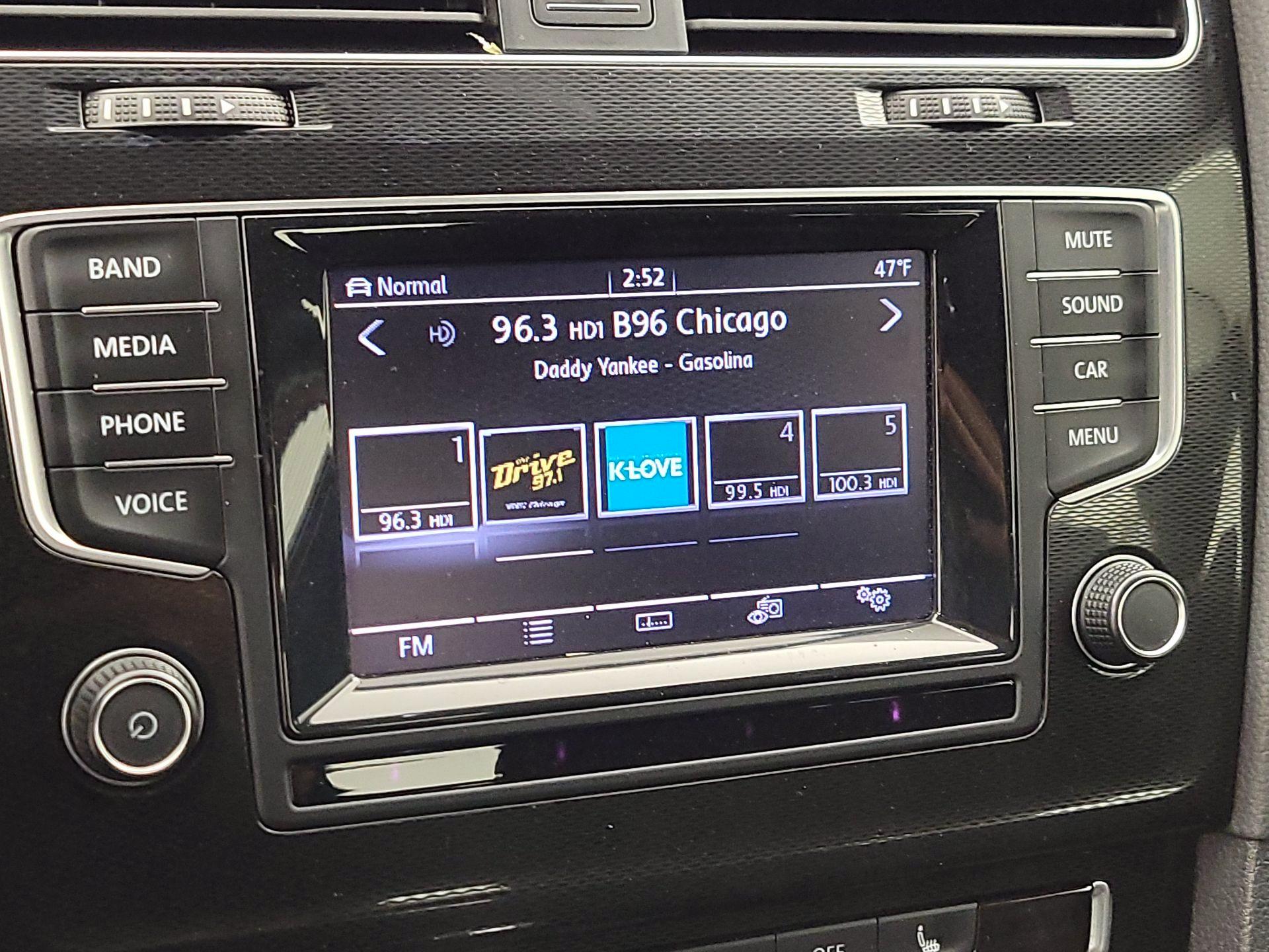 Thumbnail: 2015 Volkswagen Golf - 14