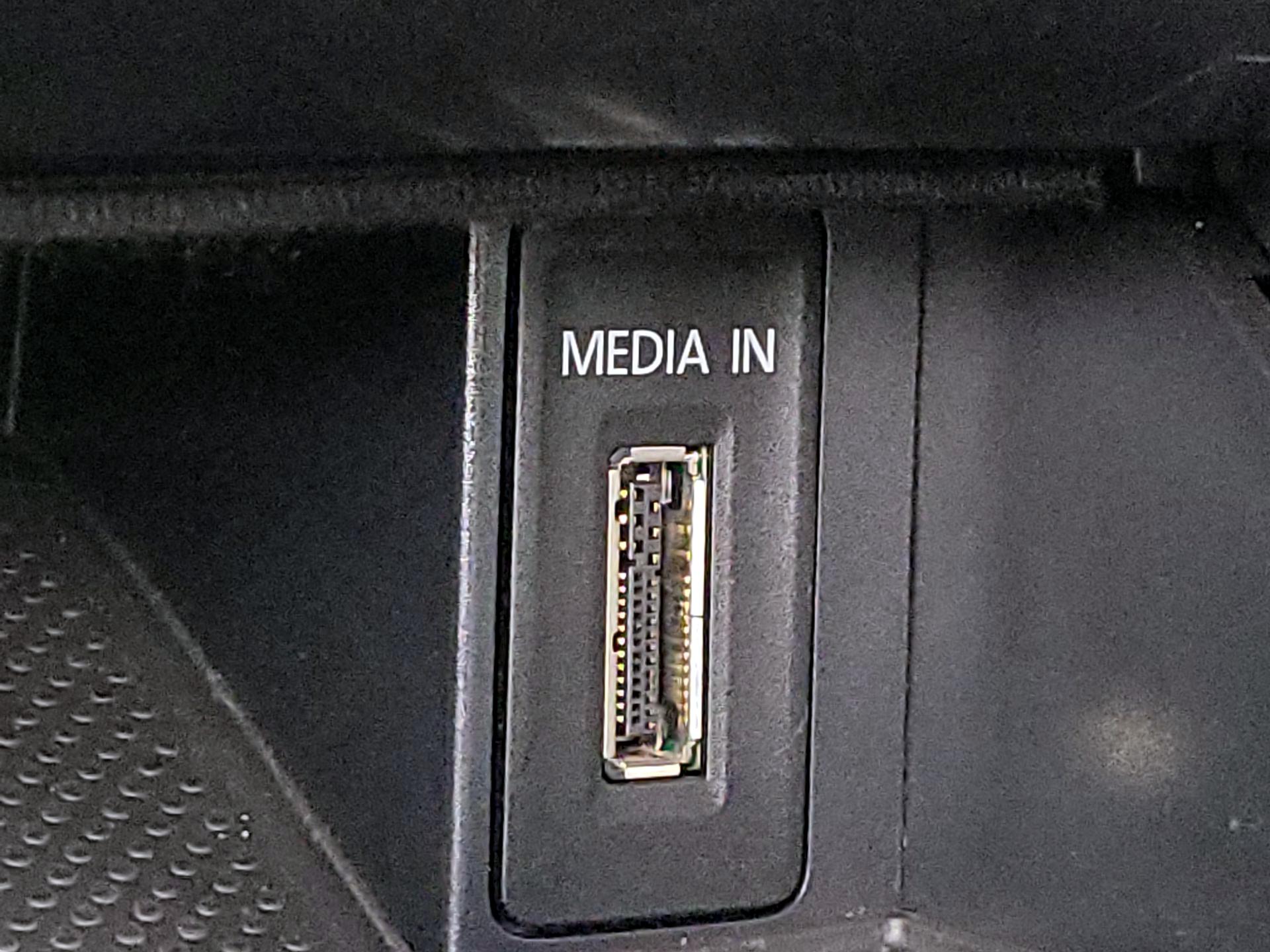 Thumbnail: 2015 Volkswagen Golf - 17