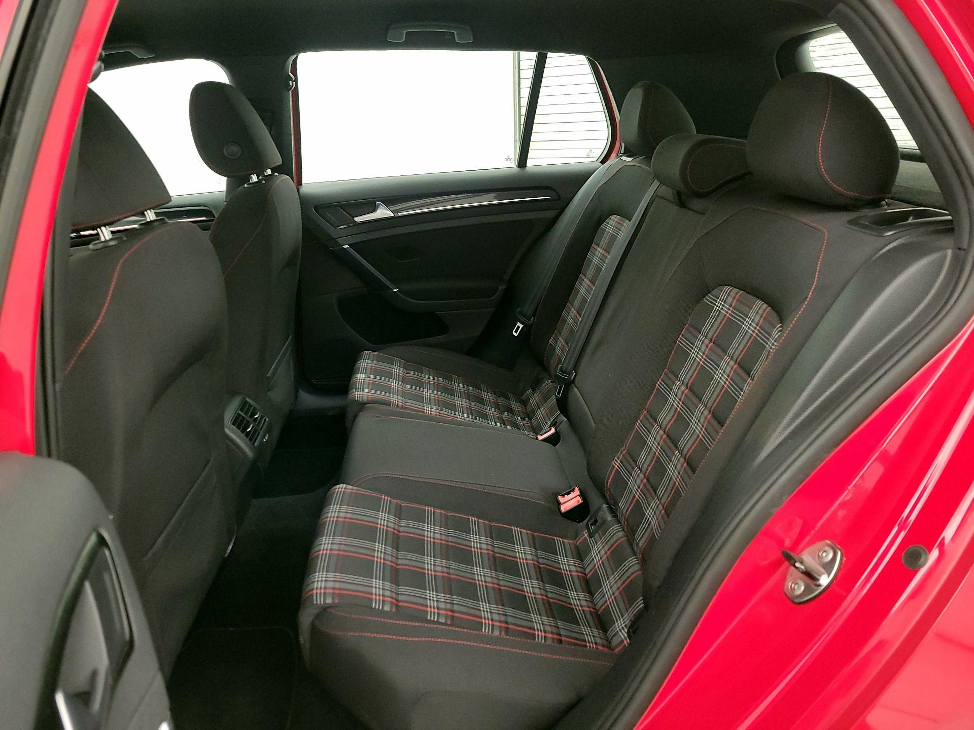 Thumbnail: 2015 Volkswagen Golf - 18