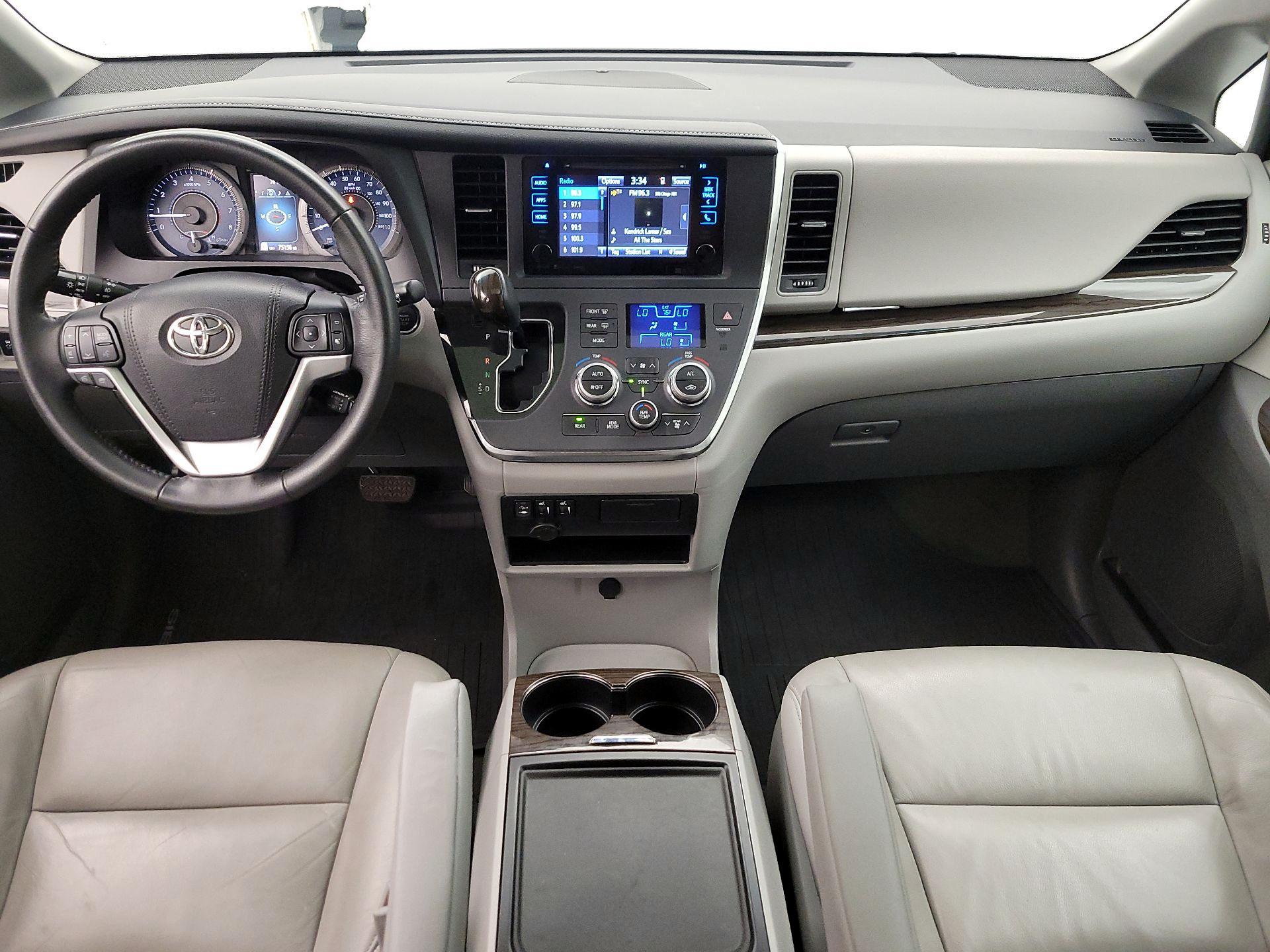 Thumbnail: 2017 Toyota Sienna - 9