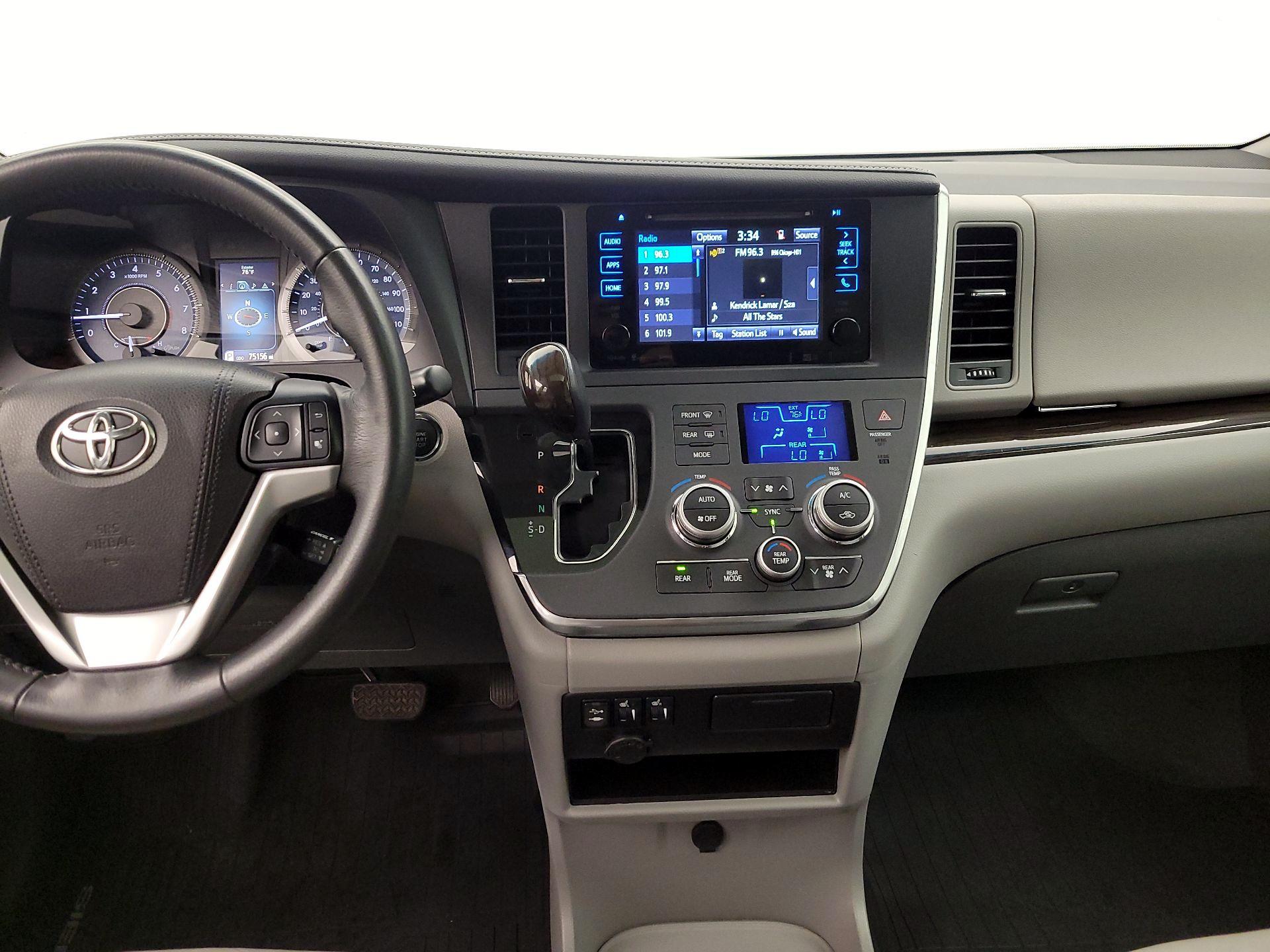 Thumbnail: 2017 Toyota Sienna - 18
