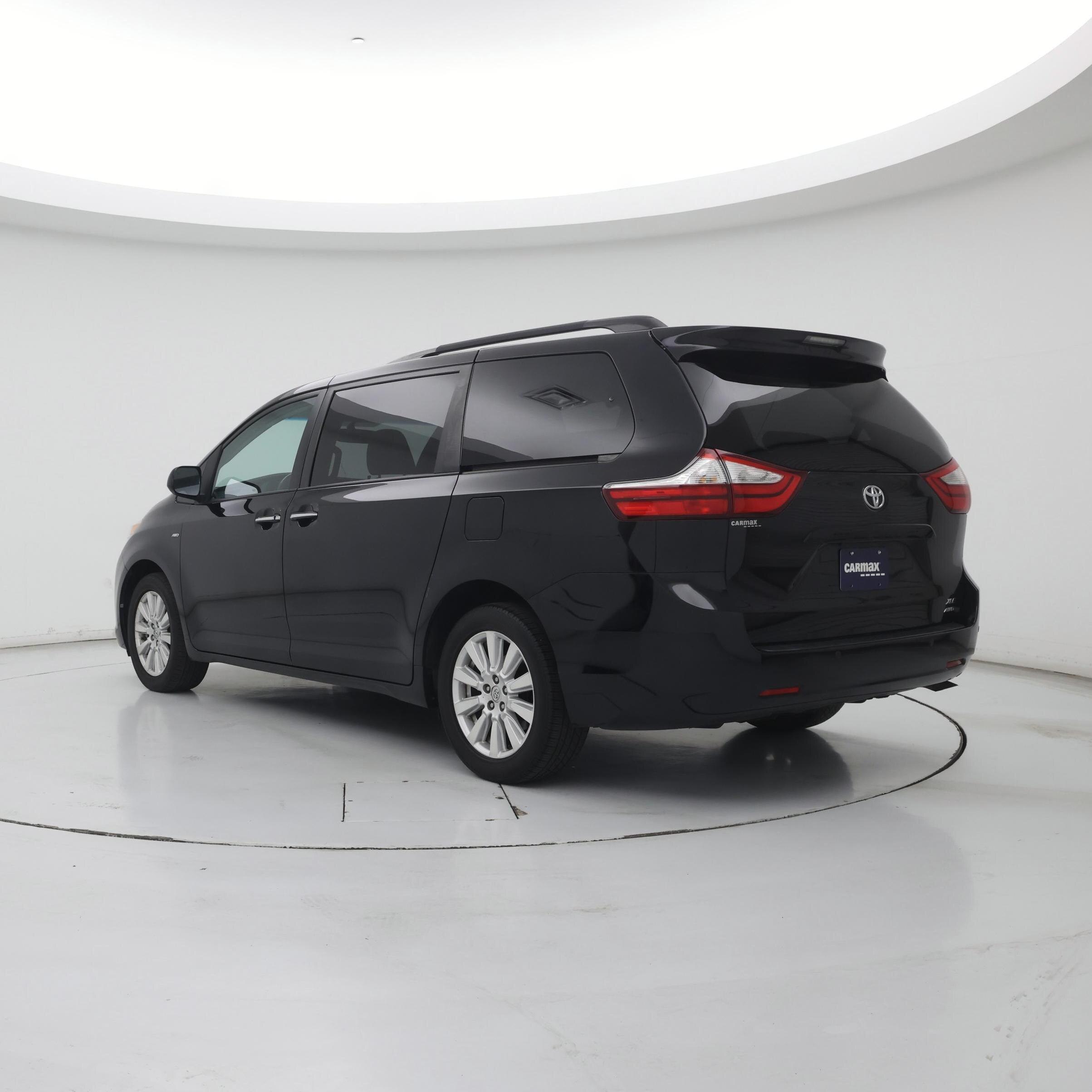 Thumbnail: 2017 Toyota Sienna - 2