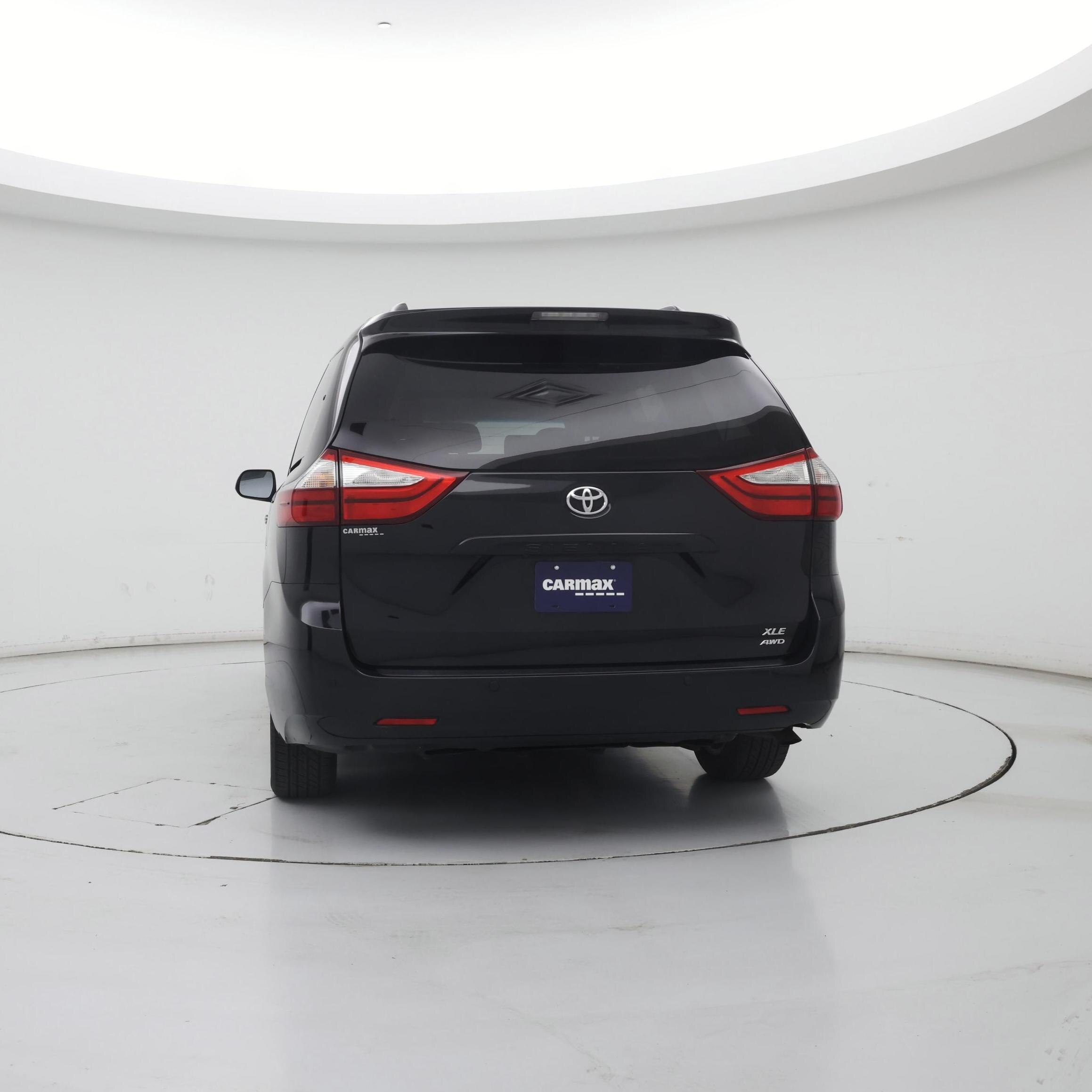 Thumbnail: 2017 Toyota Sienna - 6