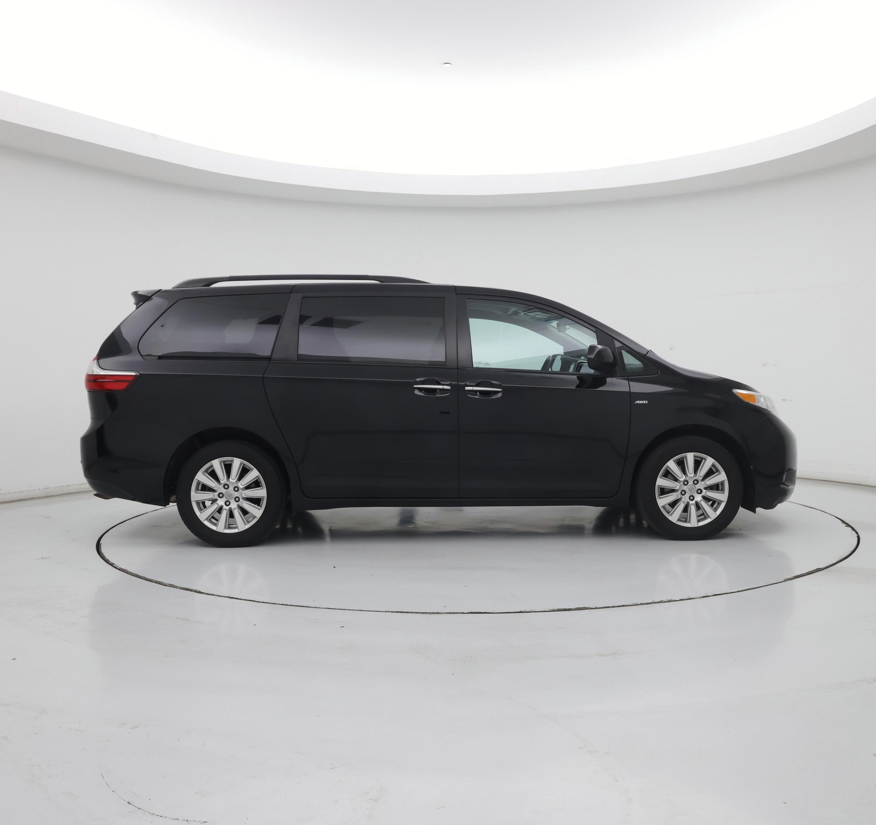 Thumbnail: 2017 Toyota Sienna - 7