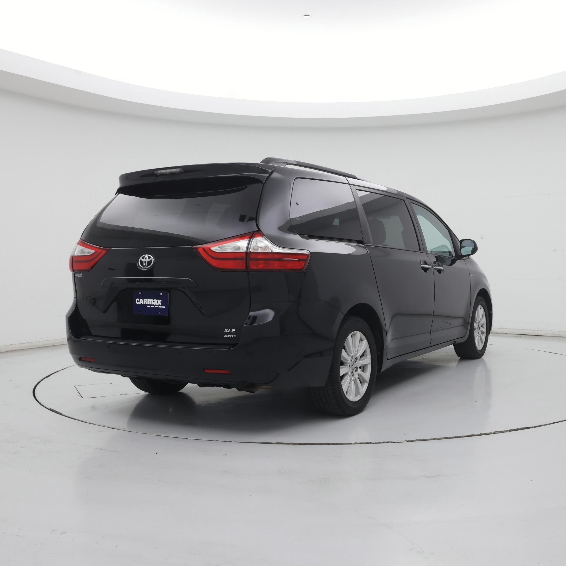 Thumbnail: 2017 Toyota Sienna - 8