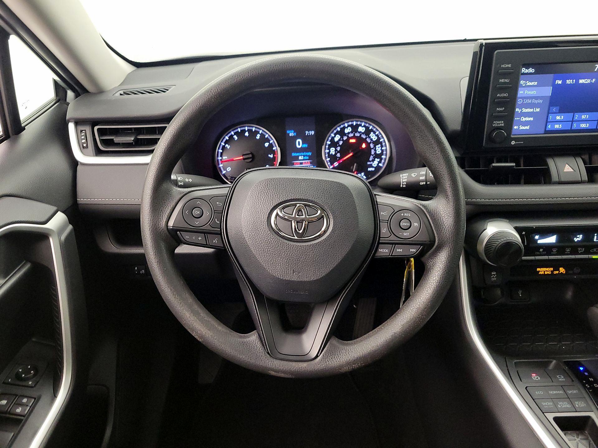 Thumbnail: 2022 Toyota RAV4 - 10