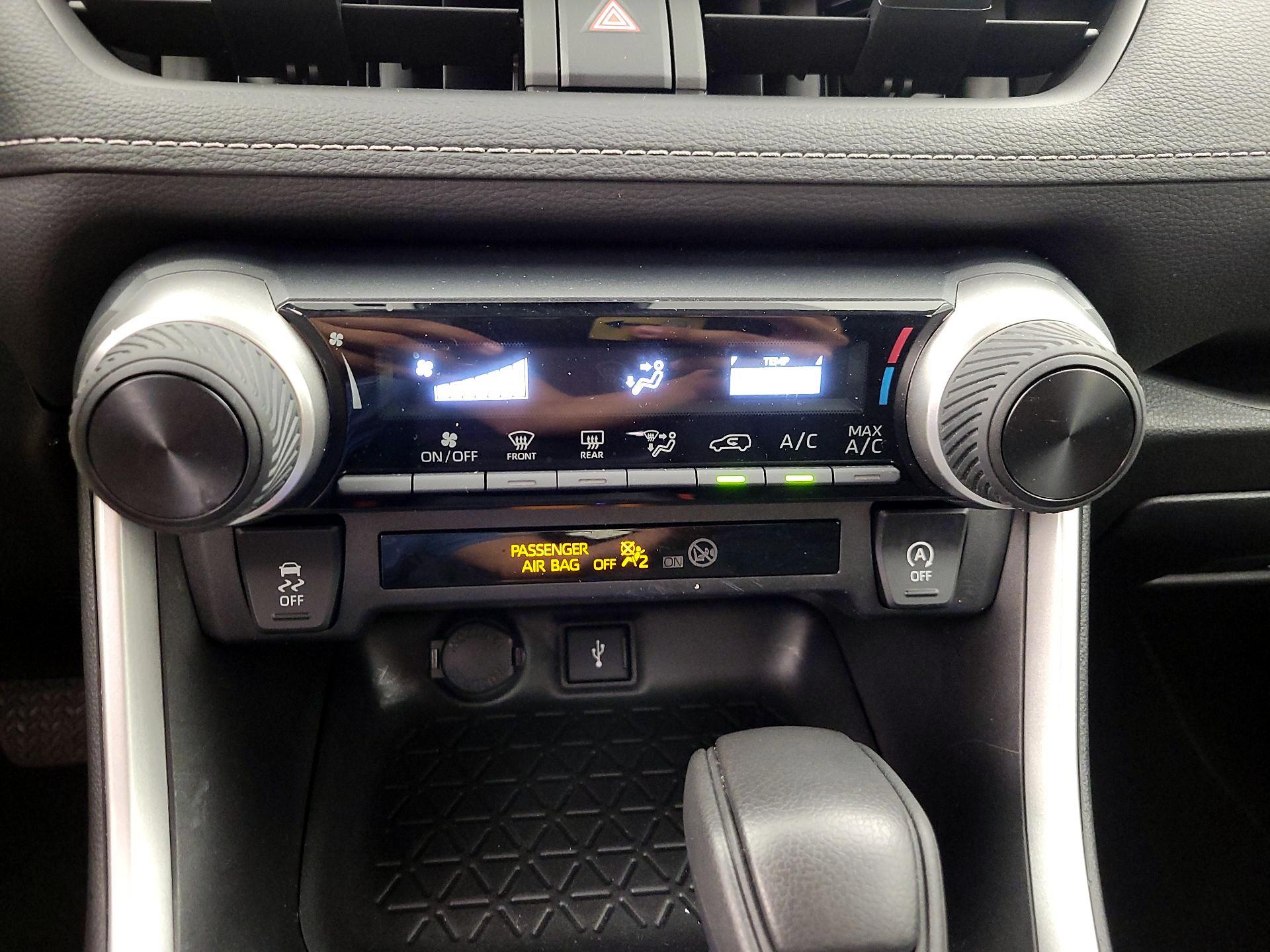 Thumbnail: 2022 Toyota RAV4 - 16