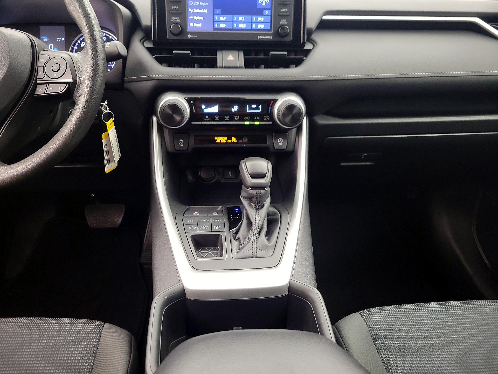 Thumbnail: 2022 Toyota RAV4 - 17