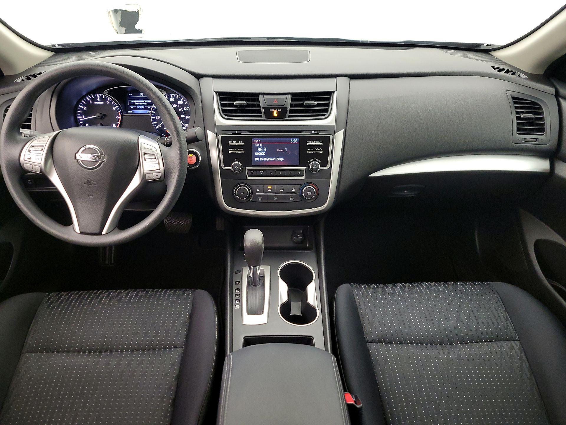 Thumbnail: 2016 Nissan Altima - 9