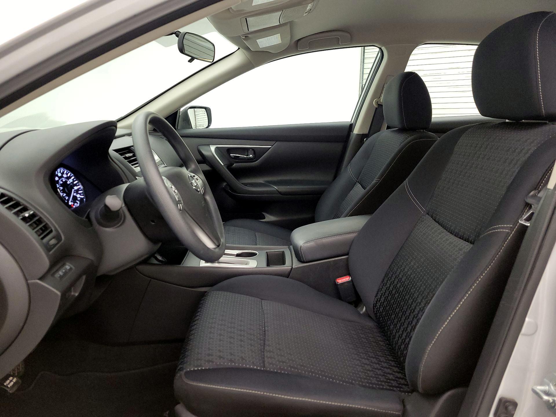 Thumbnail: 2016 Nissan Altima - 11