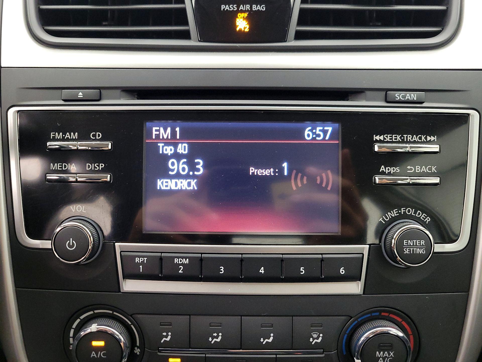 Thumbnail: 2016 Nissan Altima - 15