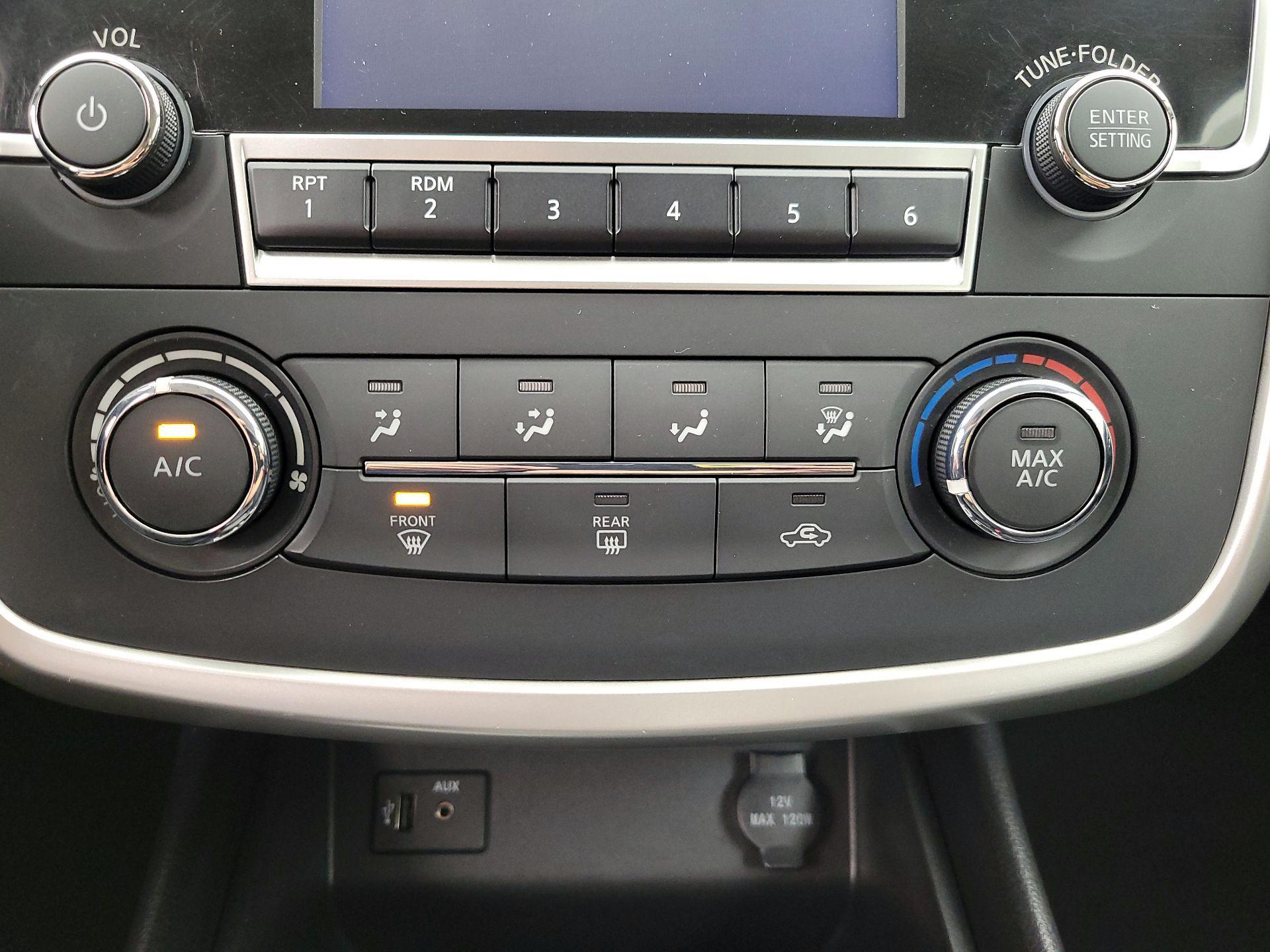 Thumbnail: 2016 Nissan Altima - 16