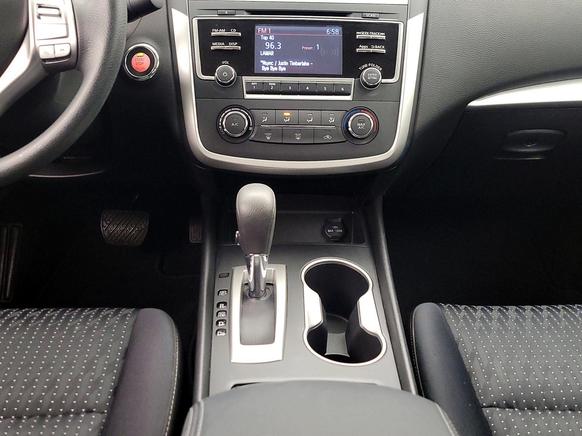 Thumbnail: 2016 Nissan Altima - 17