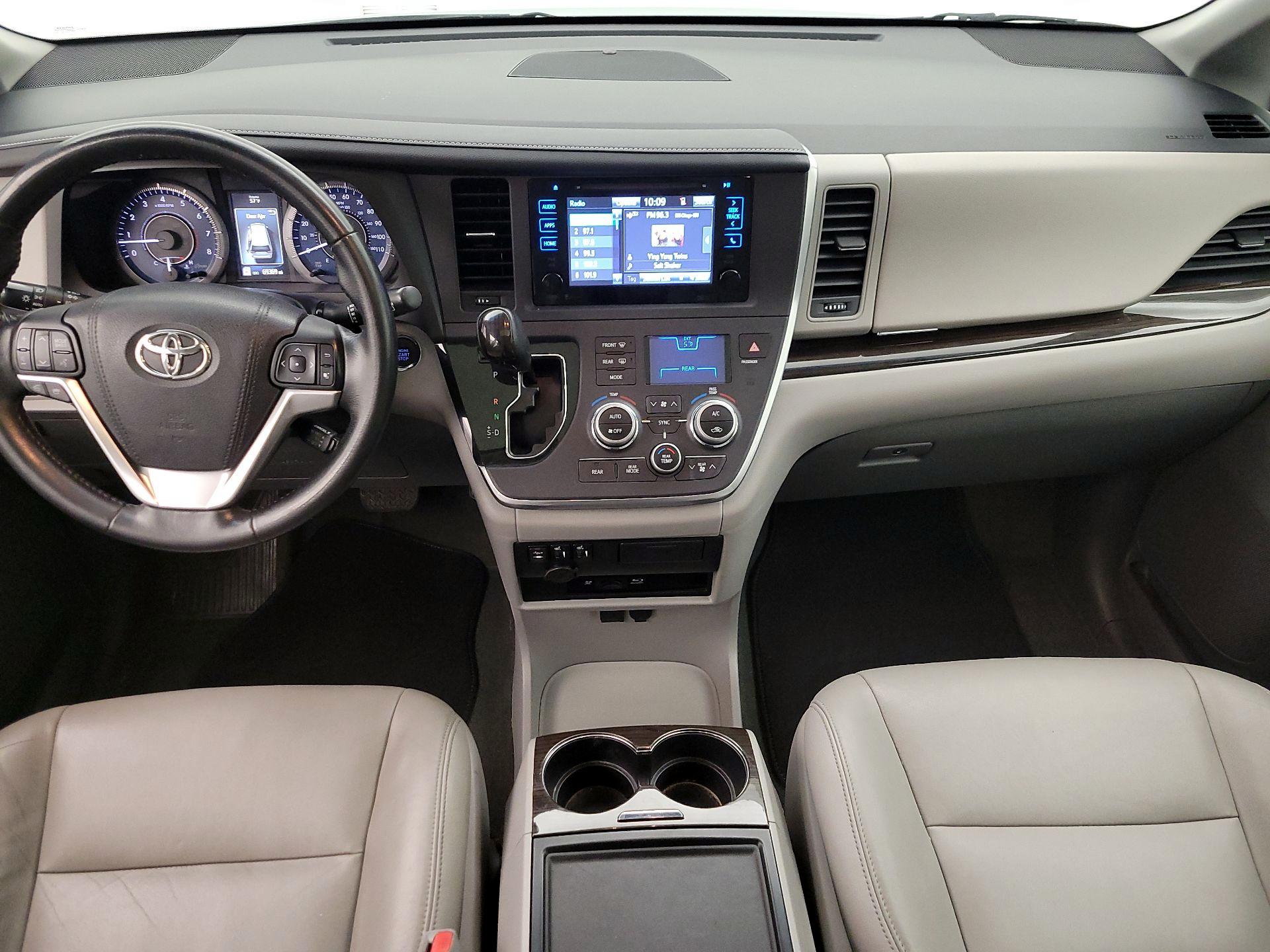 Thumbnail: 2015 Toyota Sienna - 9