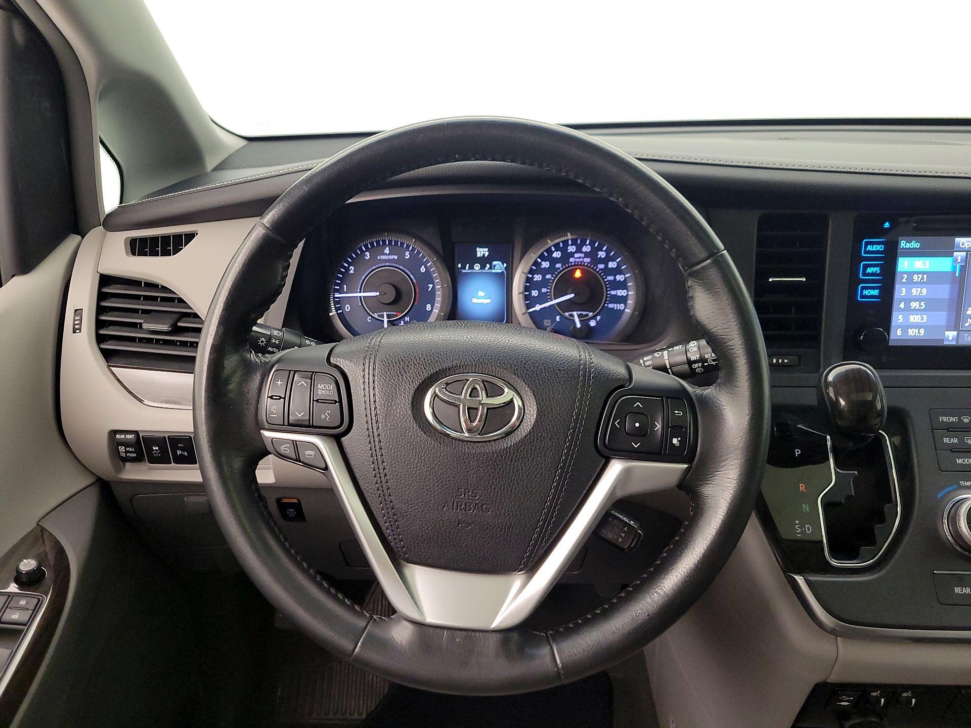 Thumbnail: 2015 Toyota Sienna - 10