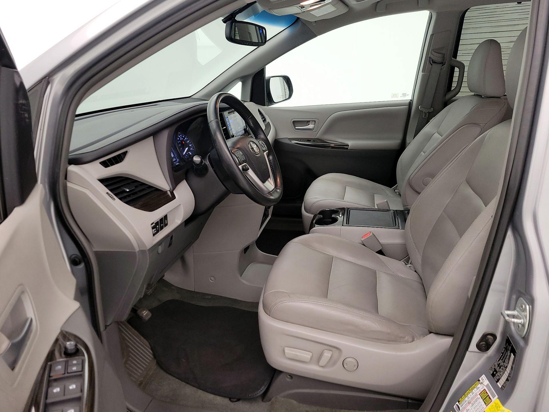 Thumbnail: 2015 Toyota Sienna - 11